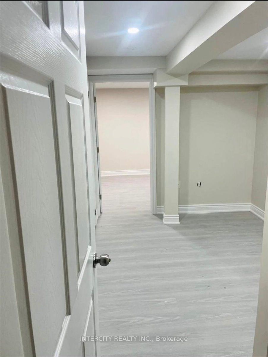 6 Hedley Court Property Photo 32