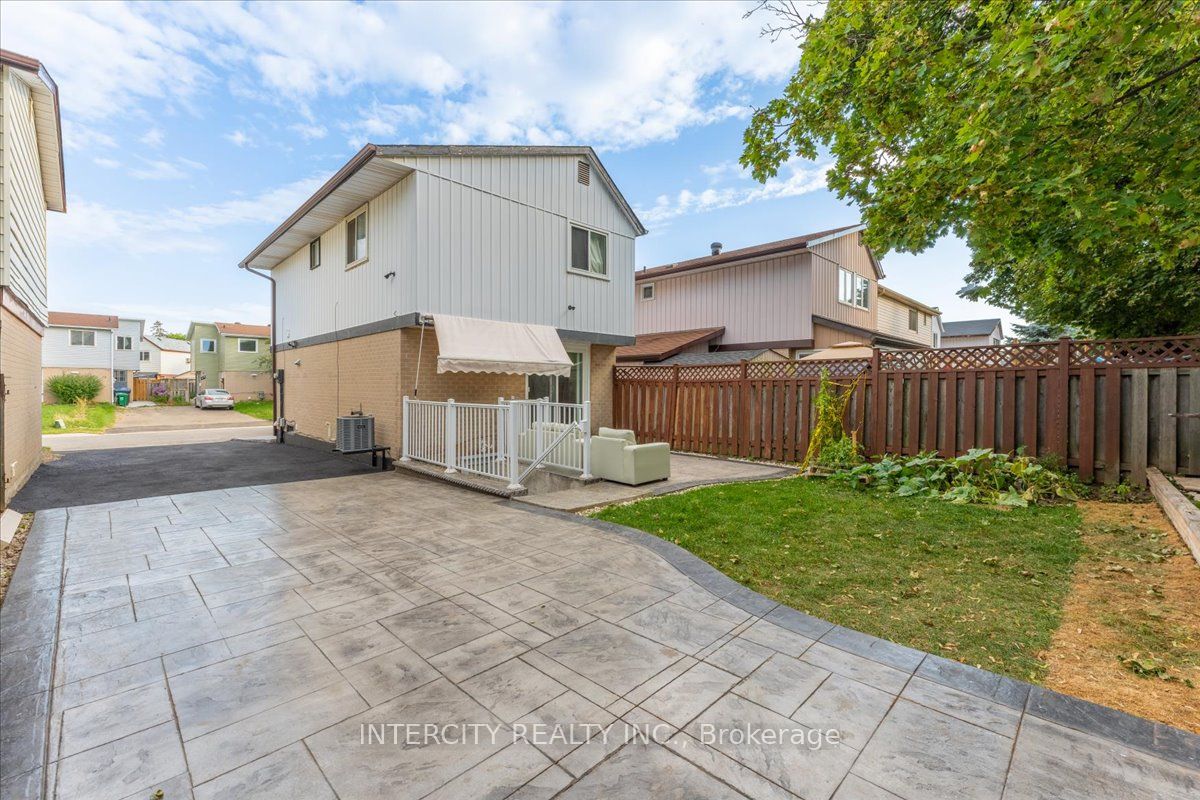 6 Hedley Court Property Photo 35