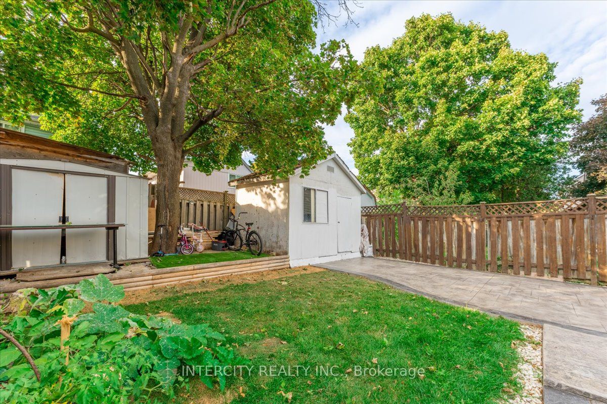 6 Hedley Court Property Photo 38