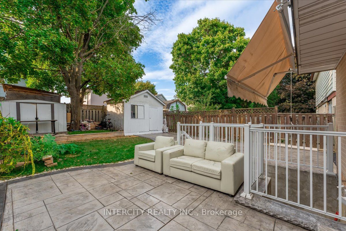 6 Hedley Court Property Photo 39