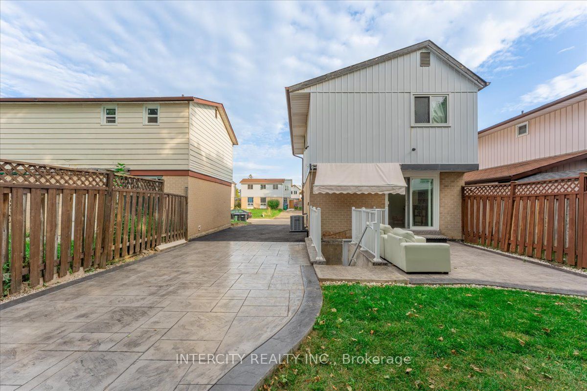 6 Hedley Court Property Photo 42