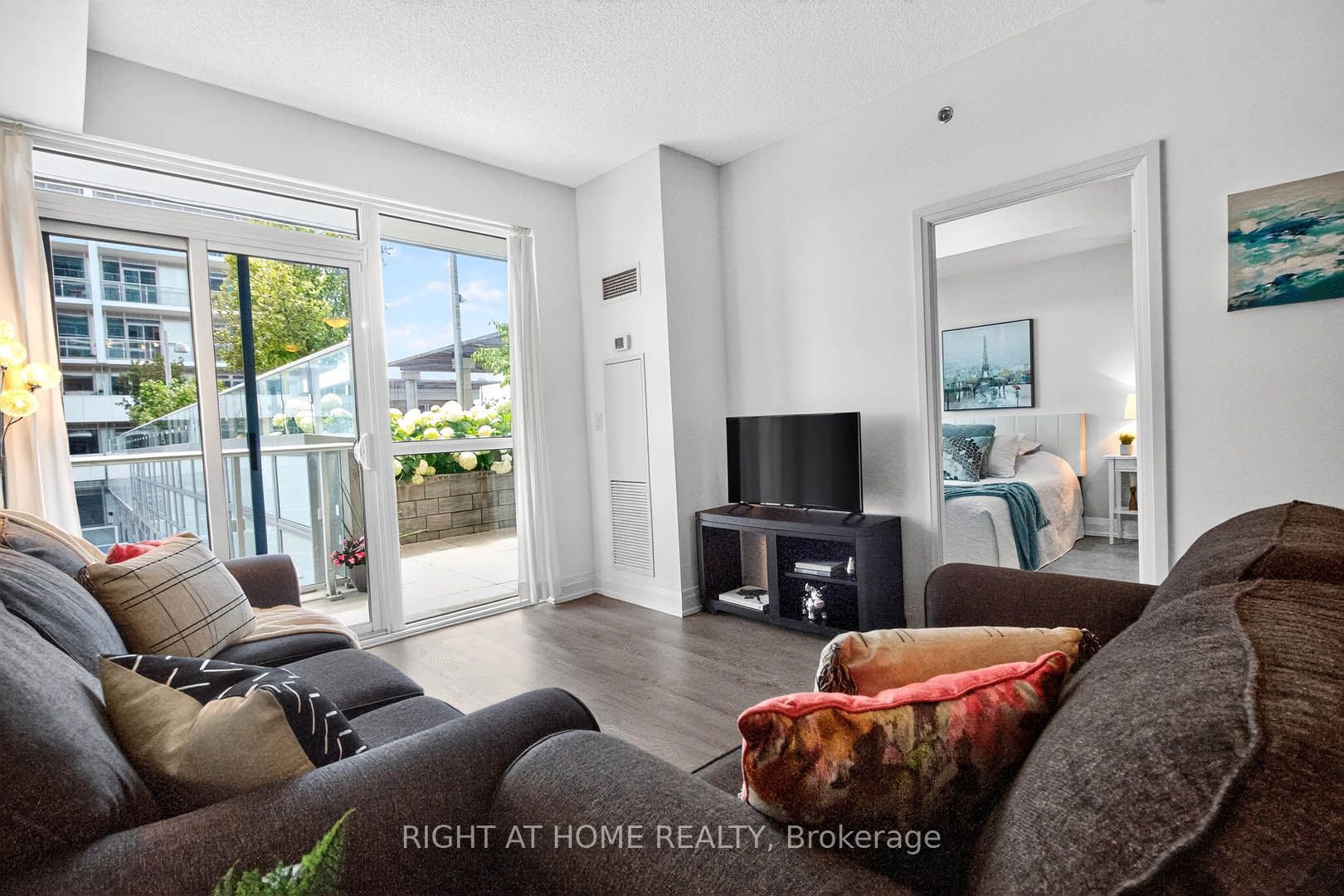 65 Speers Road 607 Property Photo 5