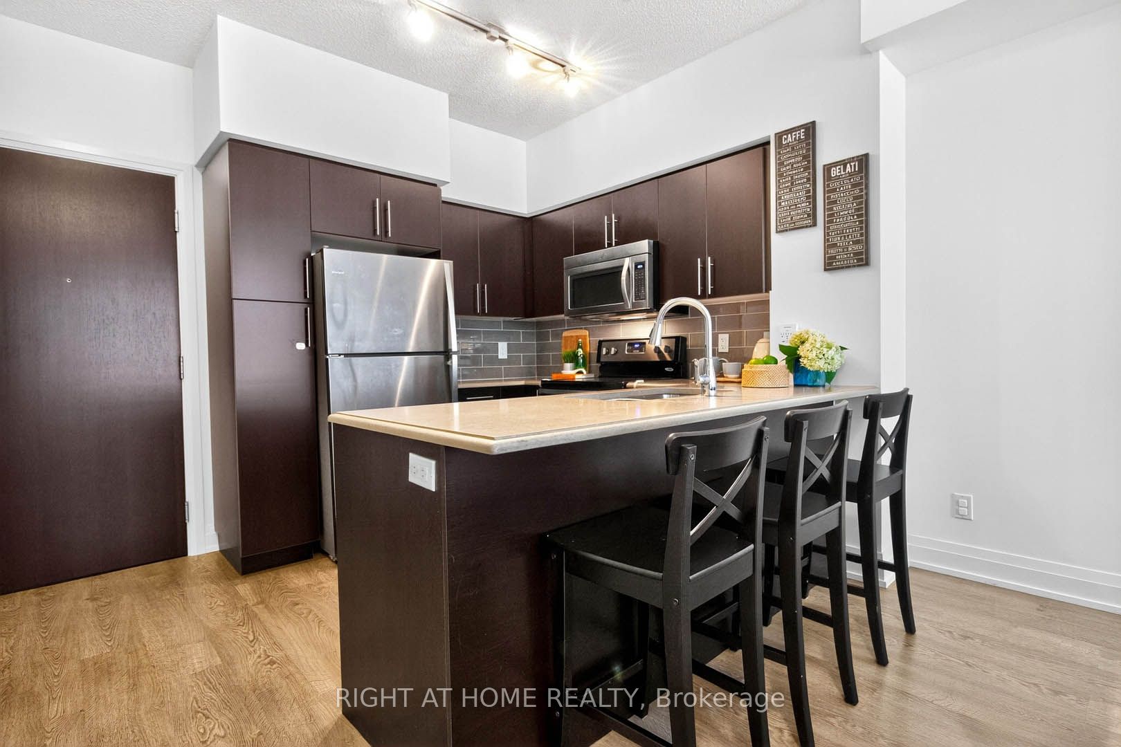 65 Speers Road 607 Property Photo 7