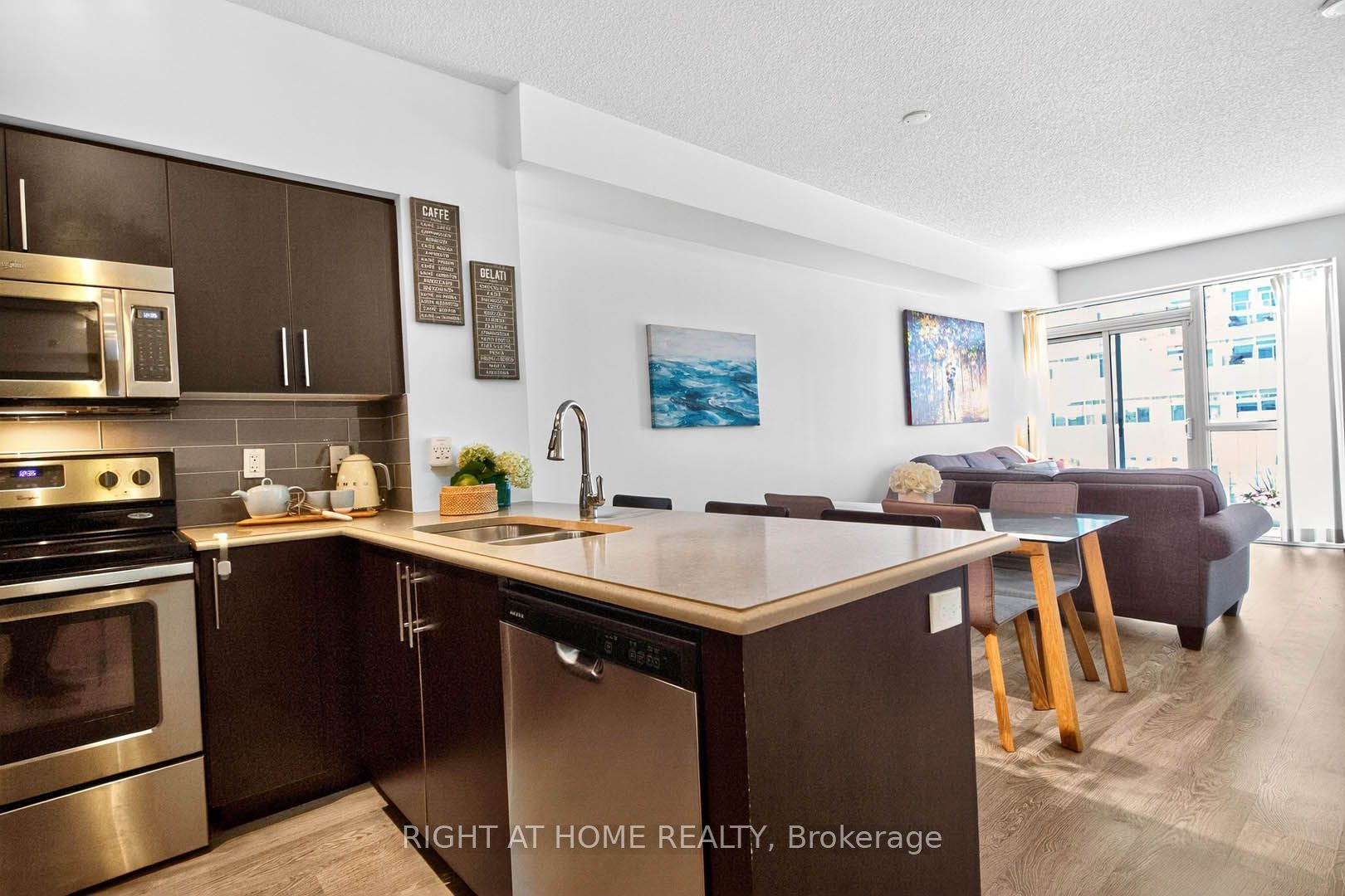 65 Speers Road 607 Property Photo 8