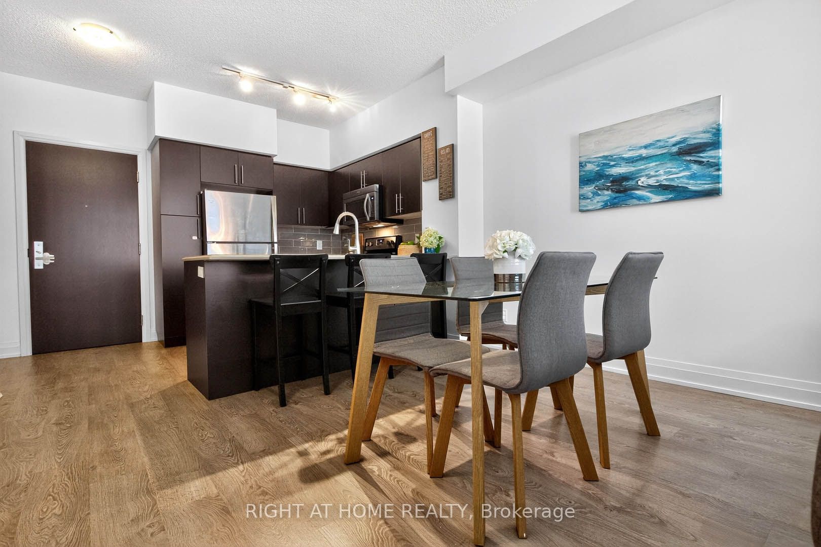 65 Speers Road 607 Property Photo 9