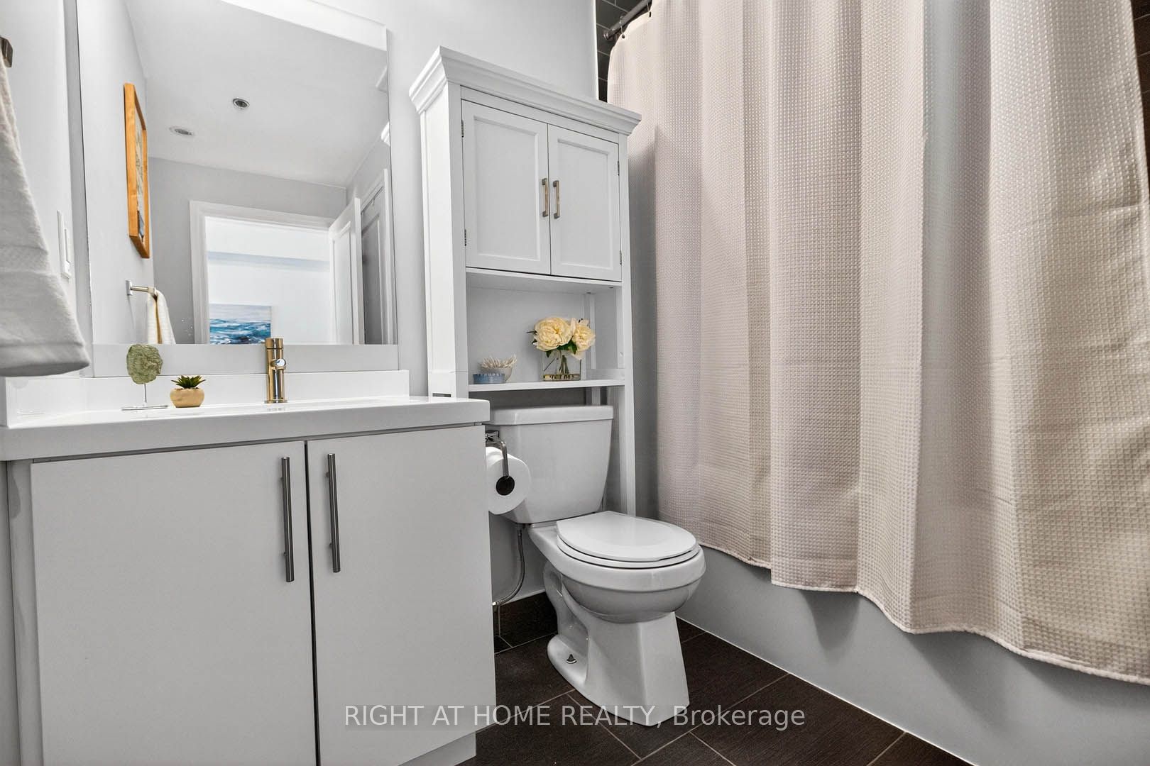 65 Speers Road 607 Property Photo 11