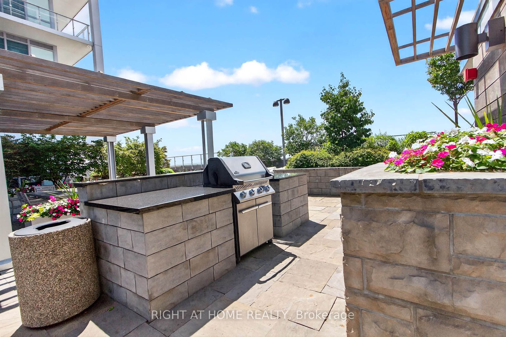 65 Speers Road 607 Property Photo 18