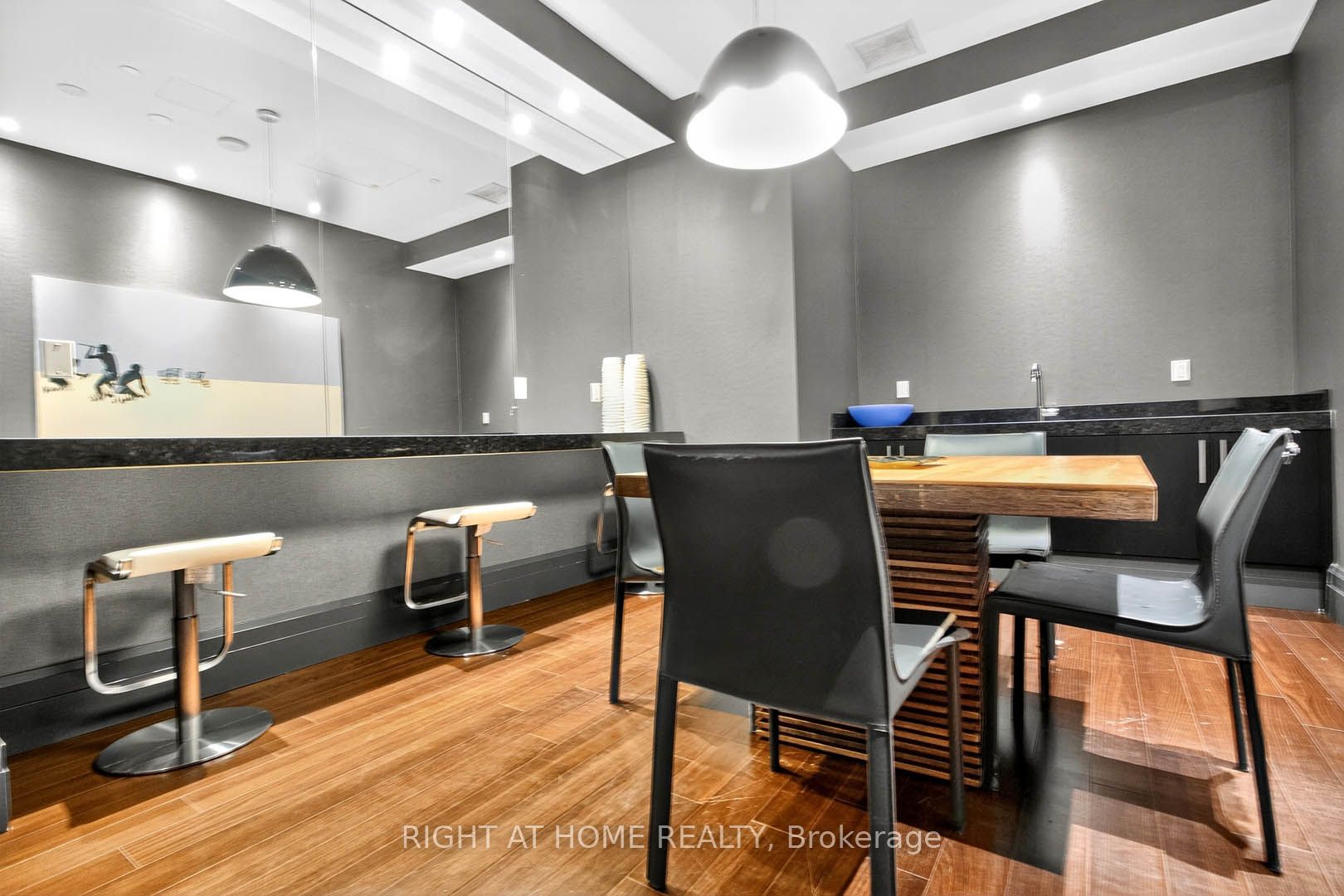 65 Speers Road 607 Property Photo 21