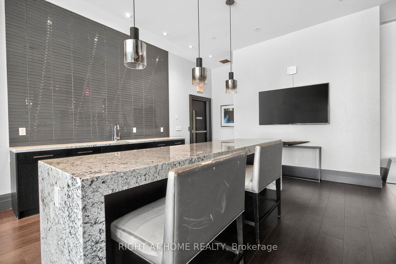 65 Speers Road 607 Property Photo 34