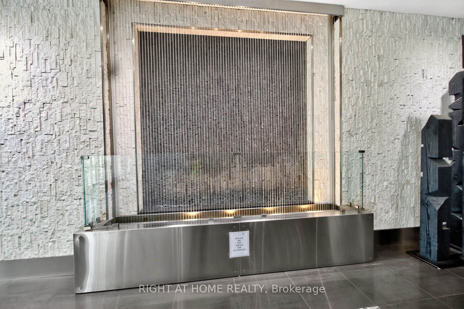 65 Speers Road 607 Property Photo 37