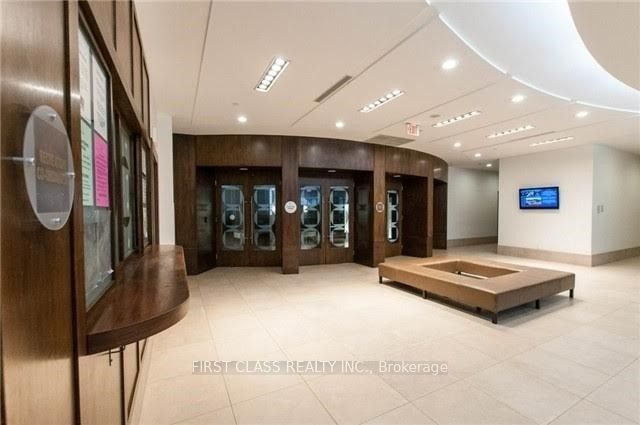 3880 Duke Of York Boulevard 1612 Property Photo 7