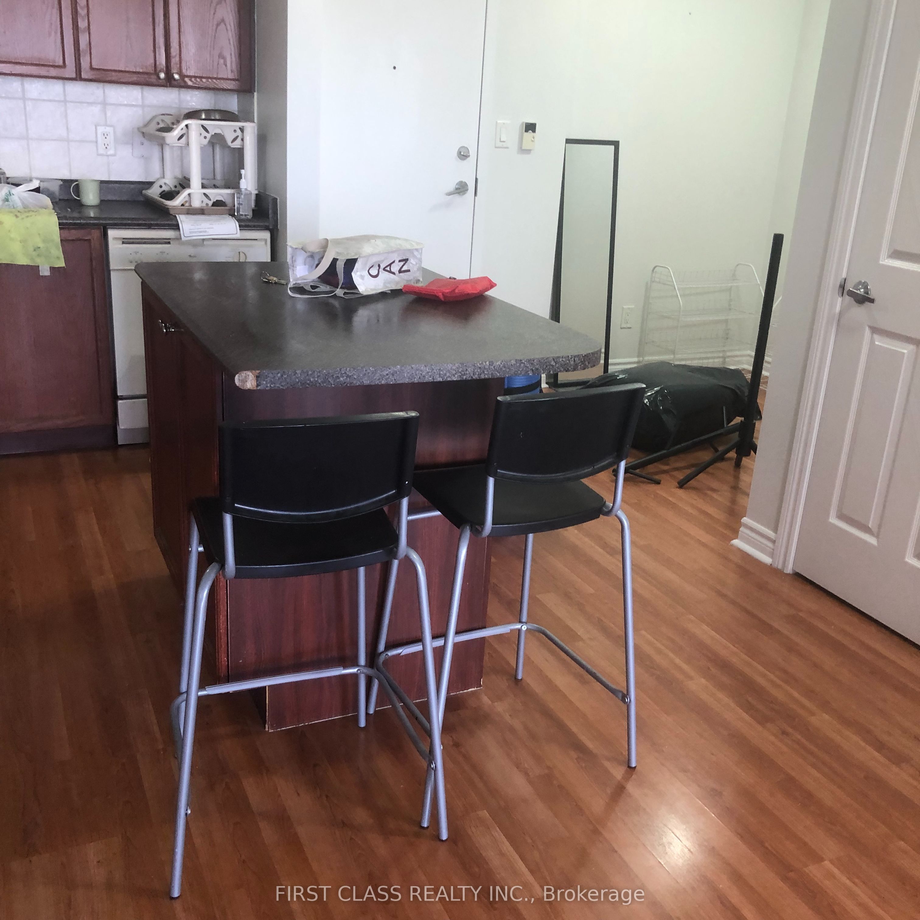 3880 Duke Of York Boulevard 1612 Property Photo 12