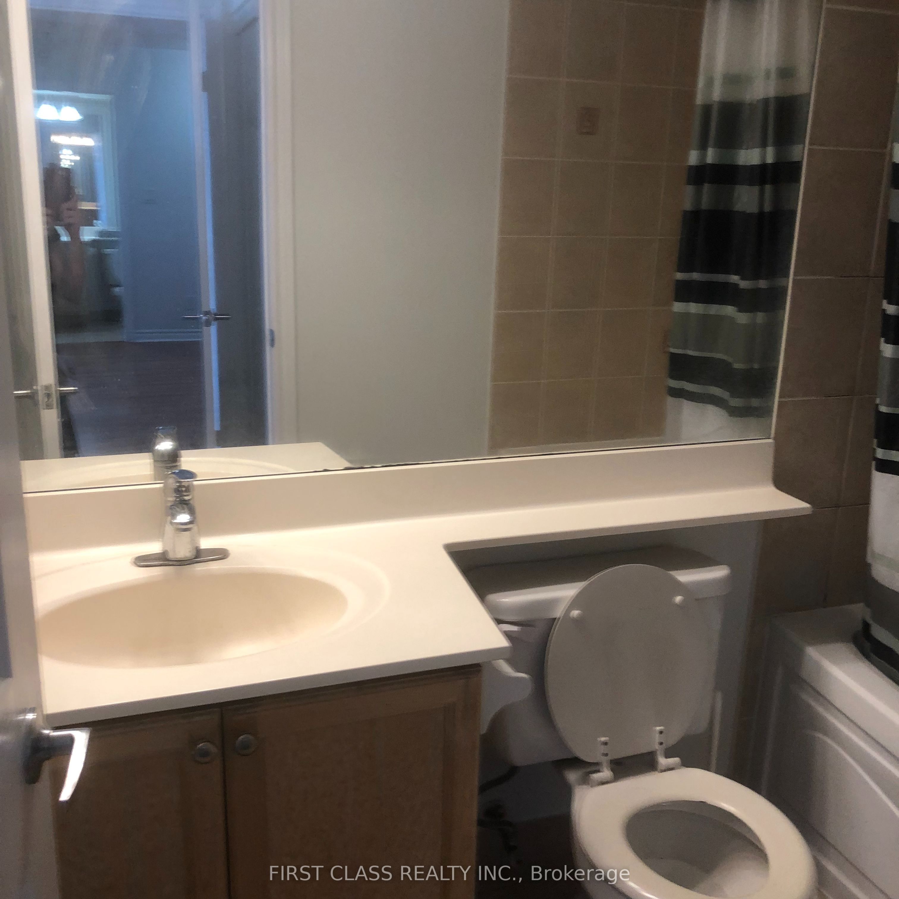 3880 Duke Of York Boulevard 1612 Property Photo 17