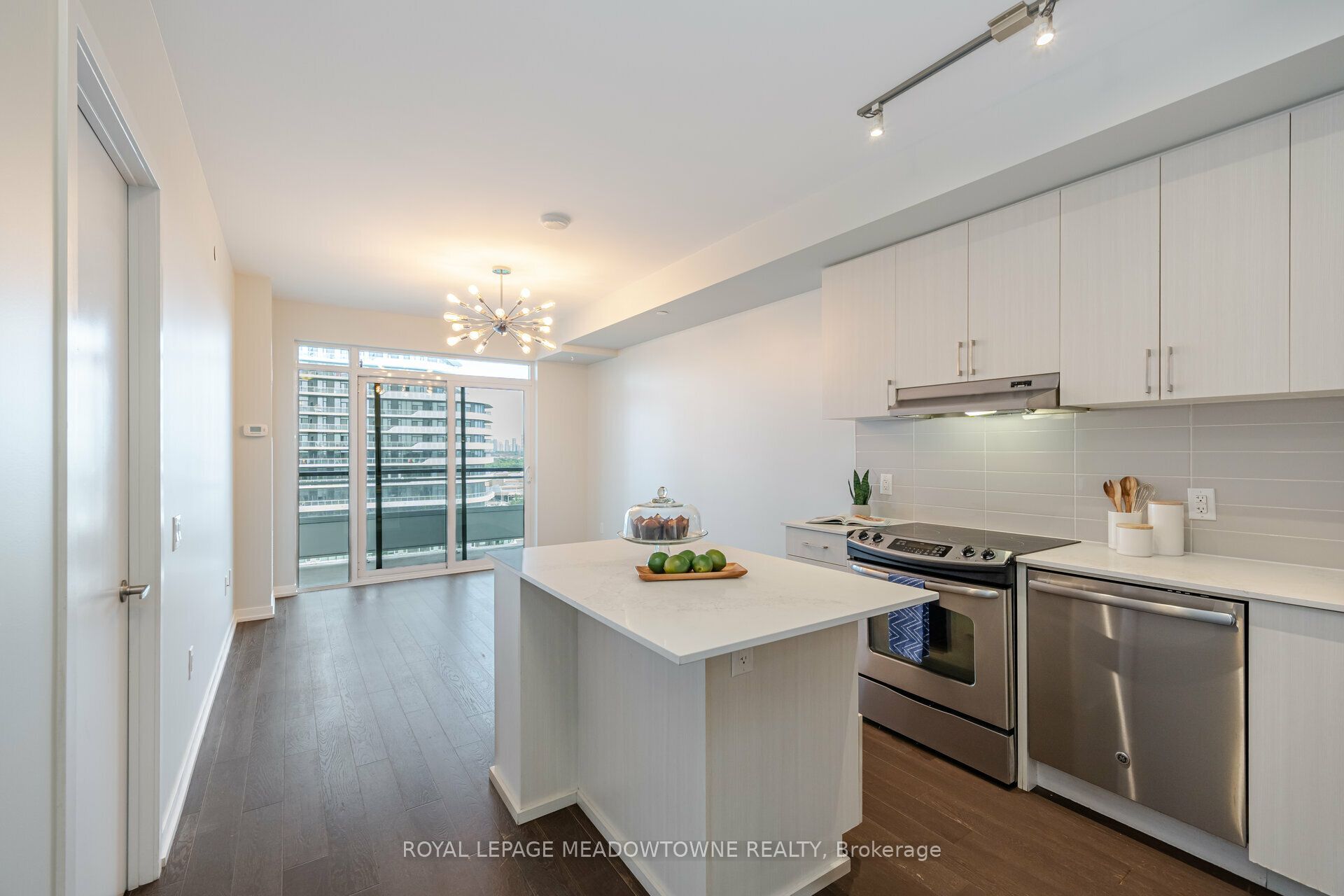 2560 Eglinton Avenue W 802 Property Photo 1