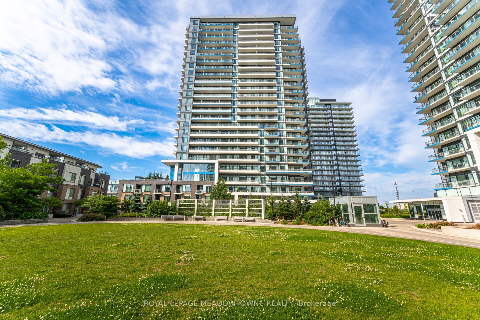 2560 Eglinton Avenue W 802 Property Photo 2