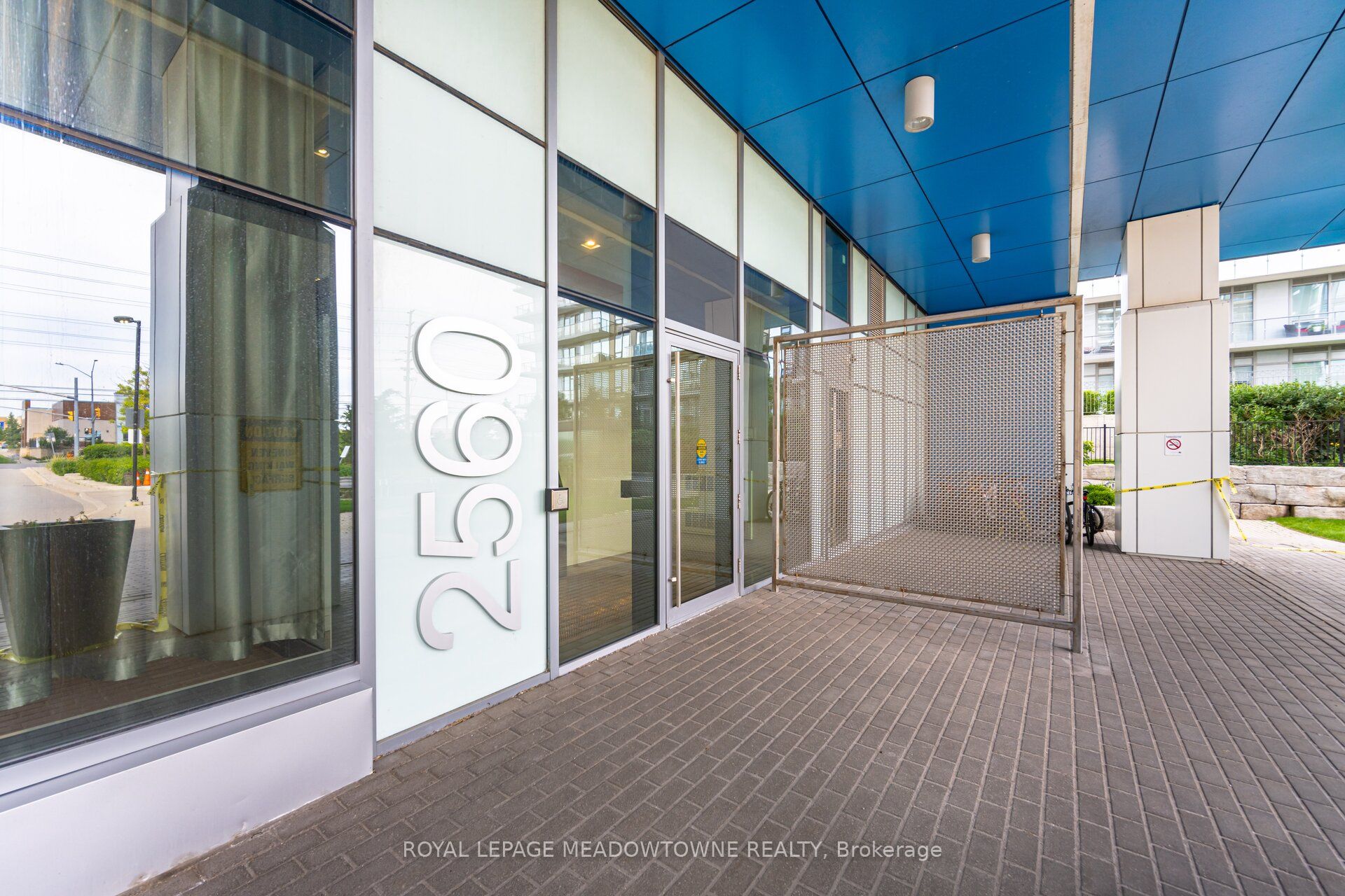 2560 Eglinton Avenue W 802 Property Photo 4