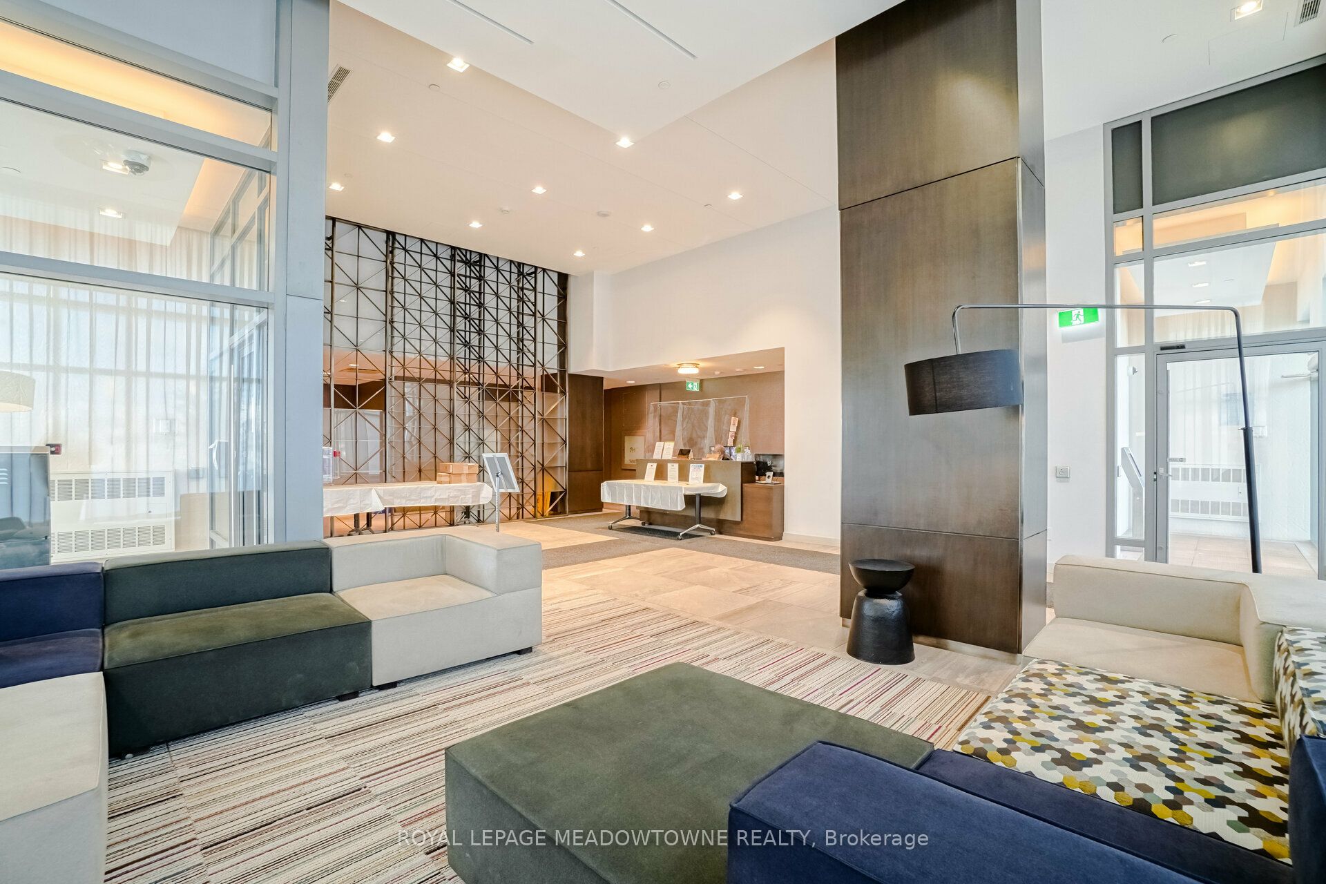 2560 Eglinton Avenue W 802 Property Photo 6