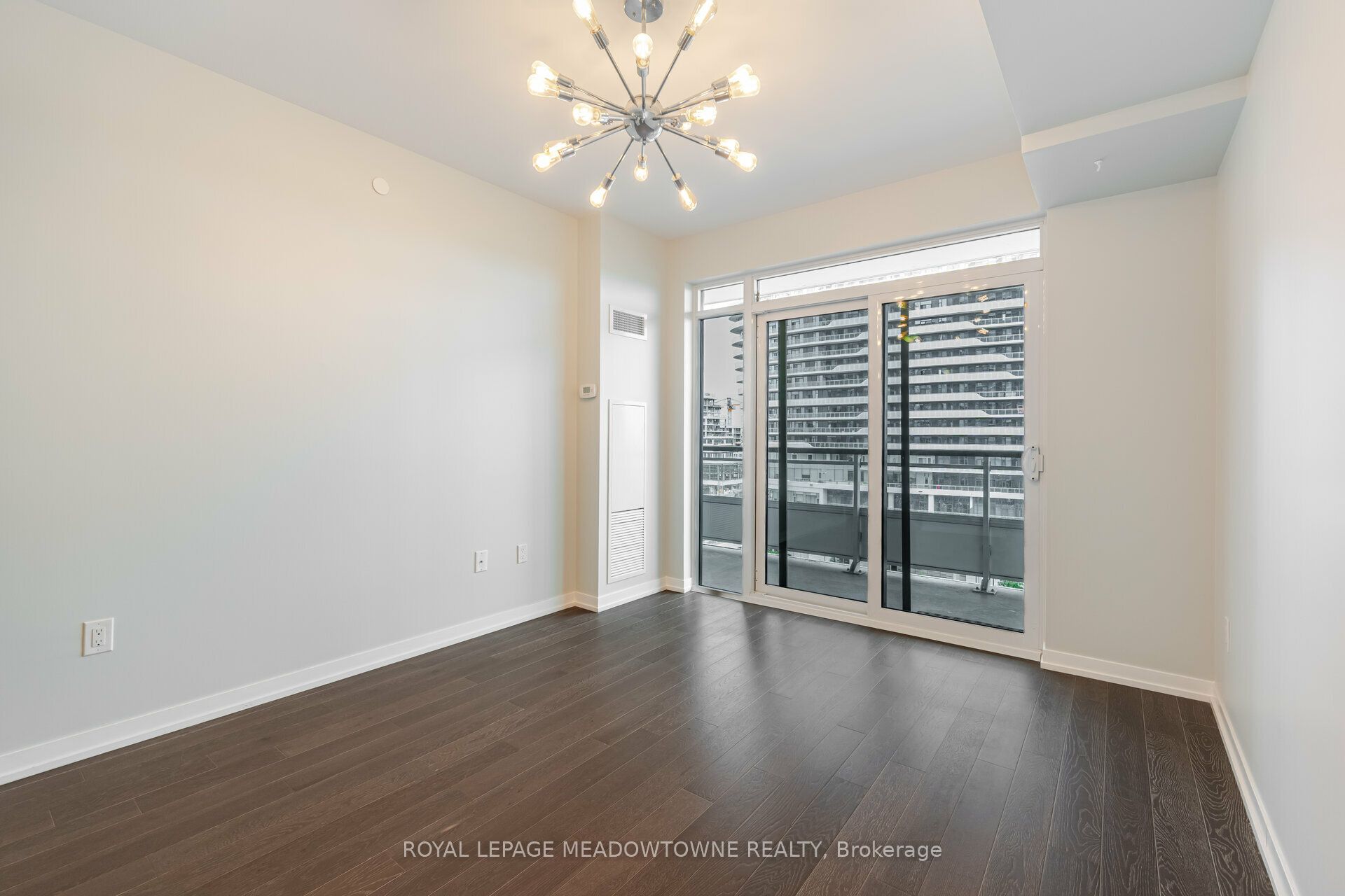 2560 Eglinton Avenue W 802 Property Photo 14
