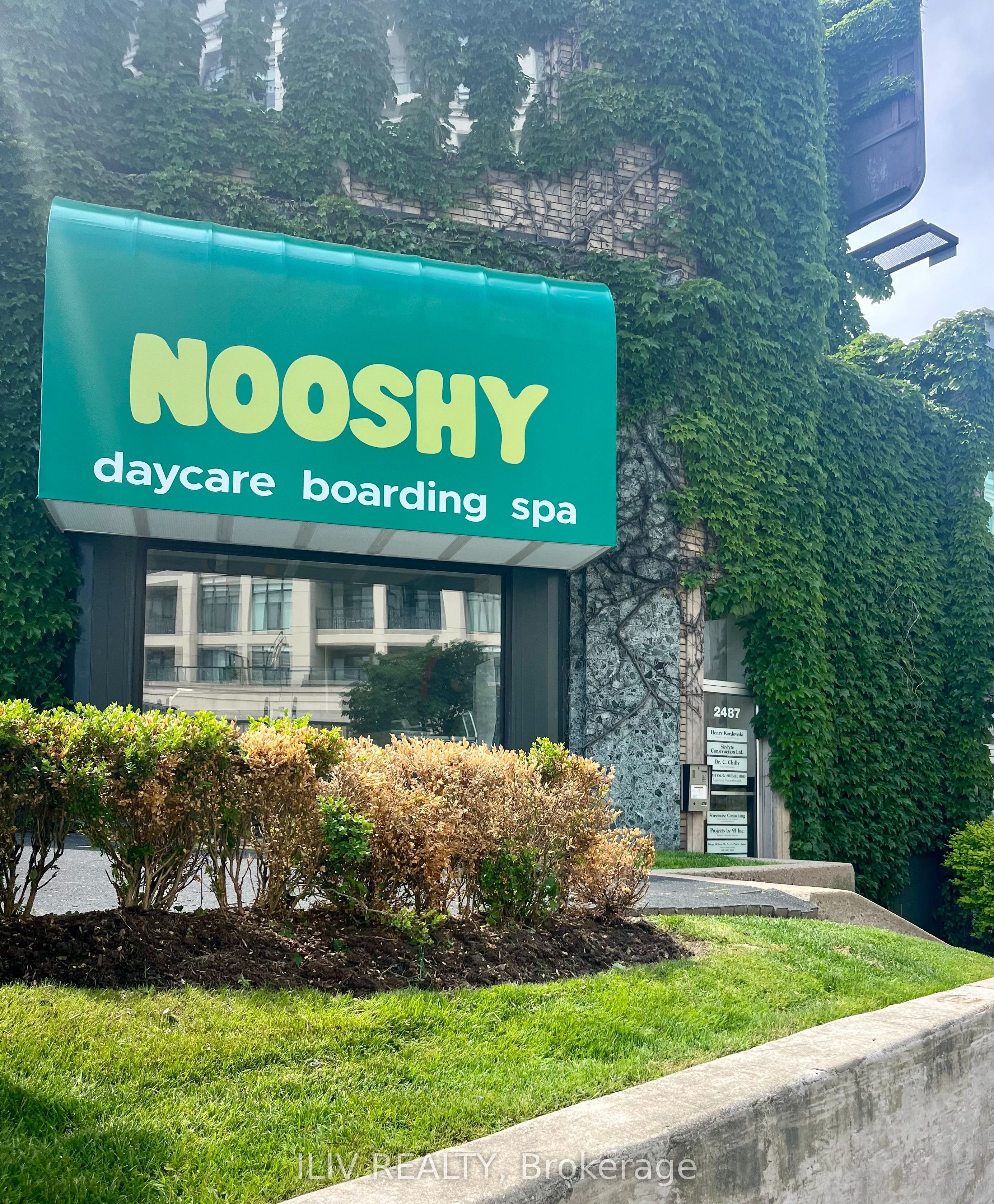 2487 Bloor Street W Suite 5 Property Photo 1