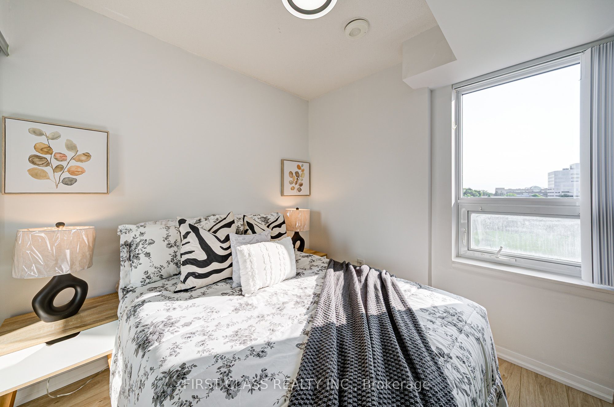 3091 Dufferin Street 526 Property Photo 6