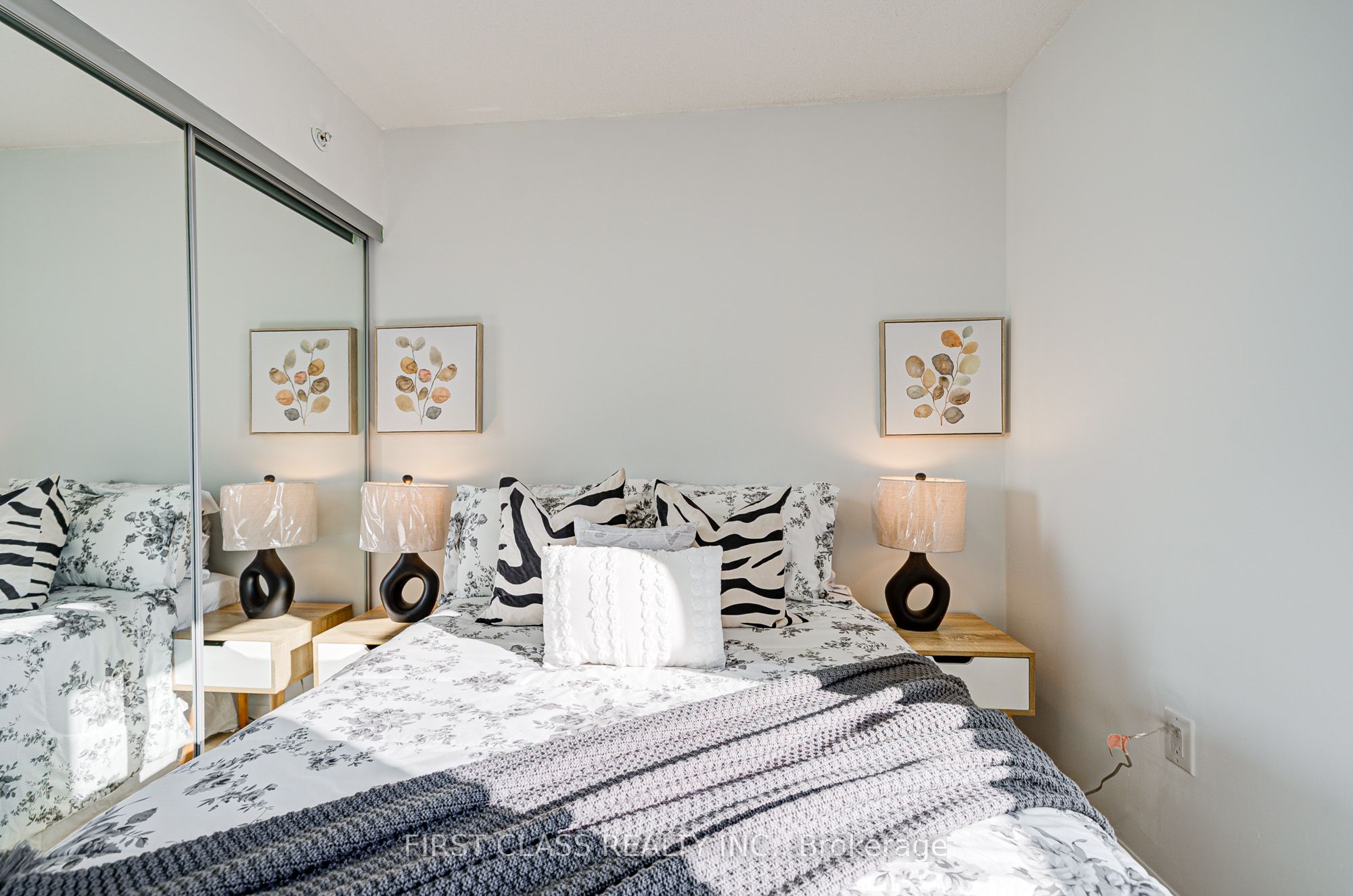 3091 Dufferin Street 526 Property Photo 7