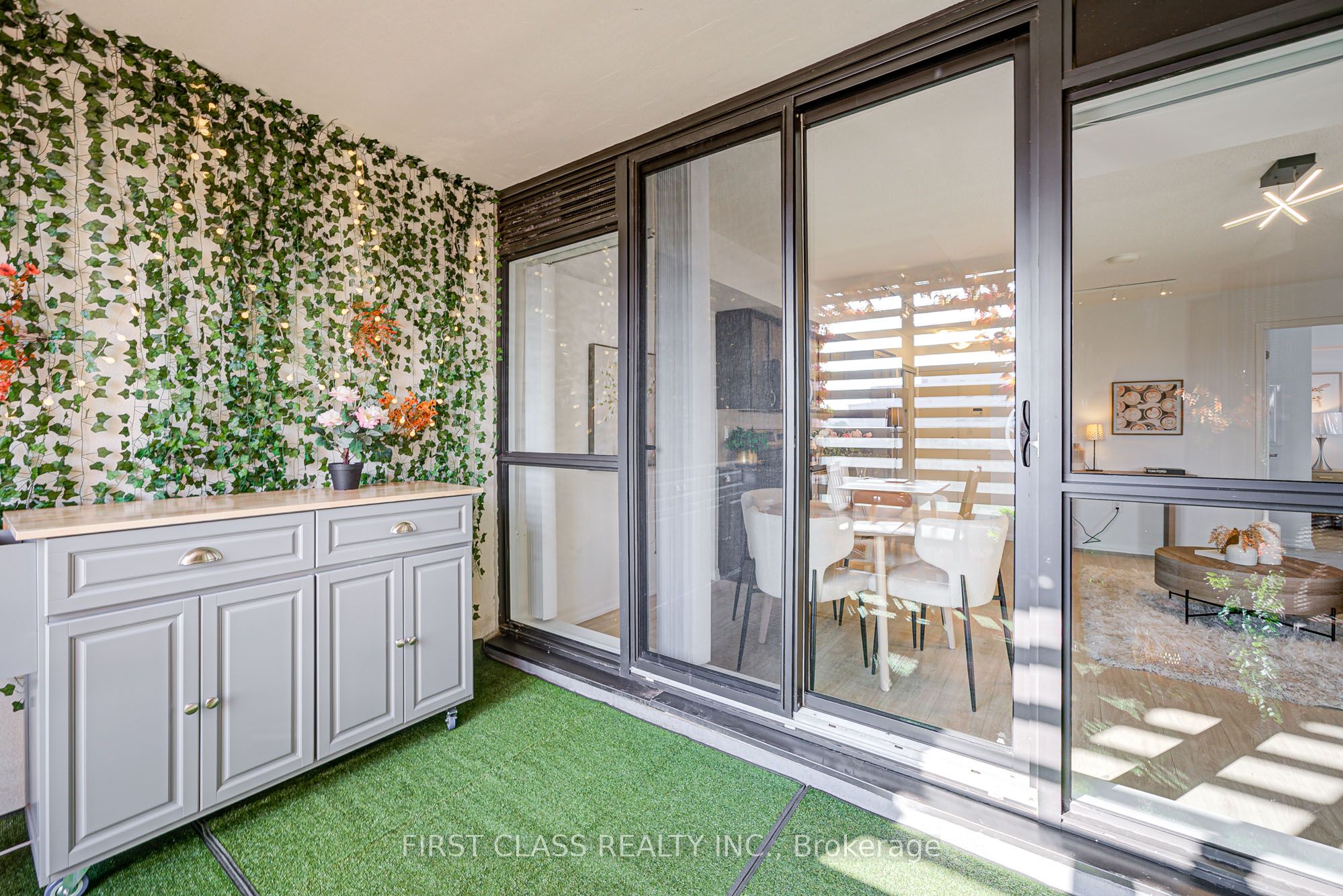 3091 Dufferin Street 526 Property Photo 8