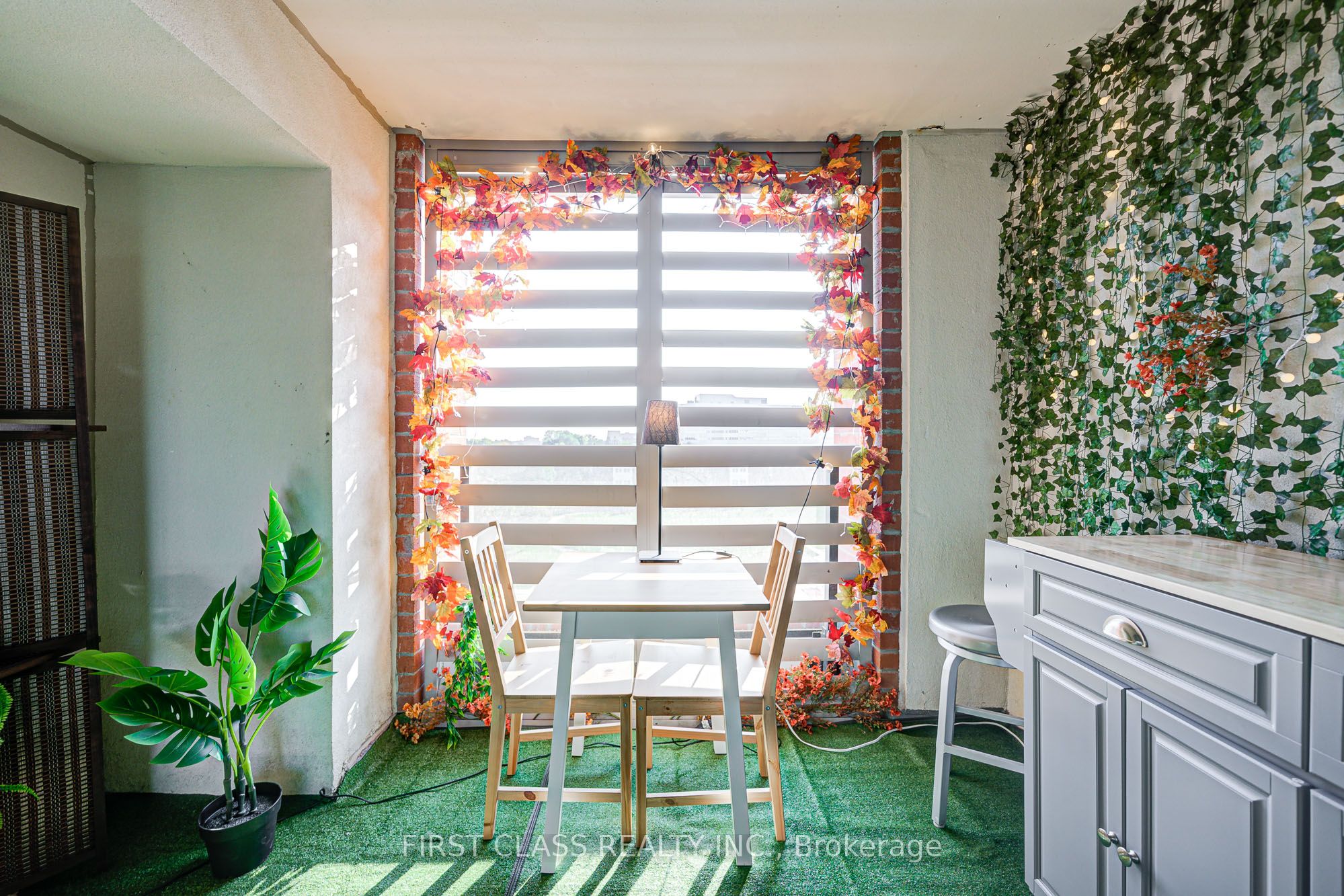 3091 Dufferin Street 526 Property Photo 9