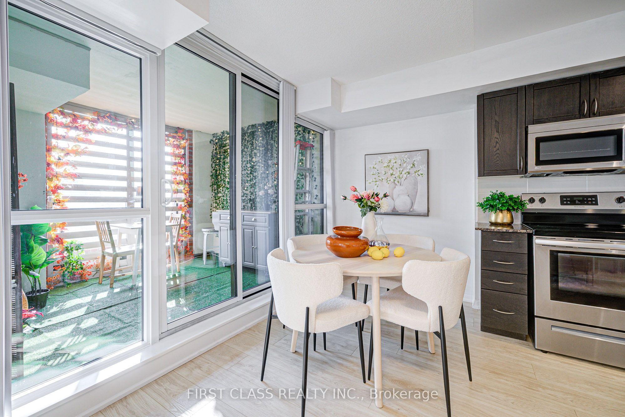 3091 Dufferin Street 526 Property Photo 14