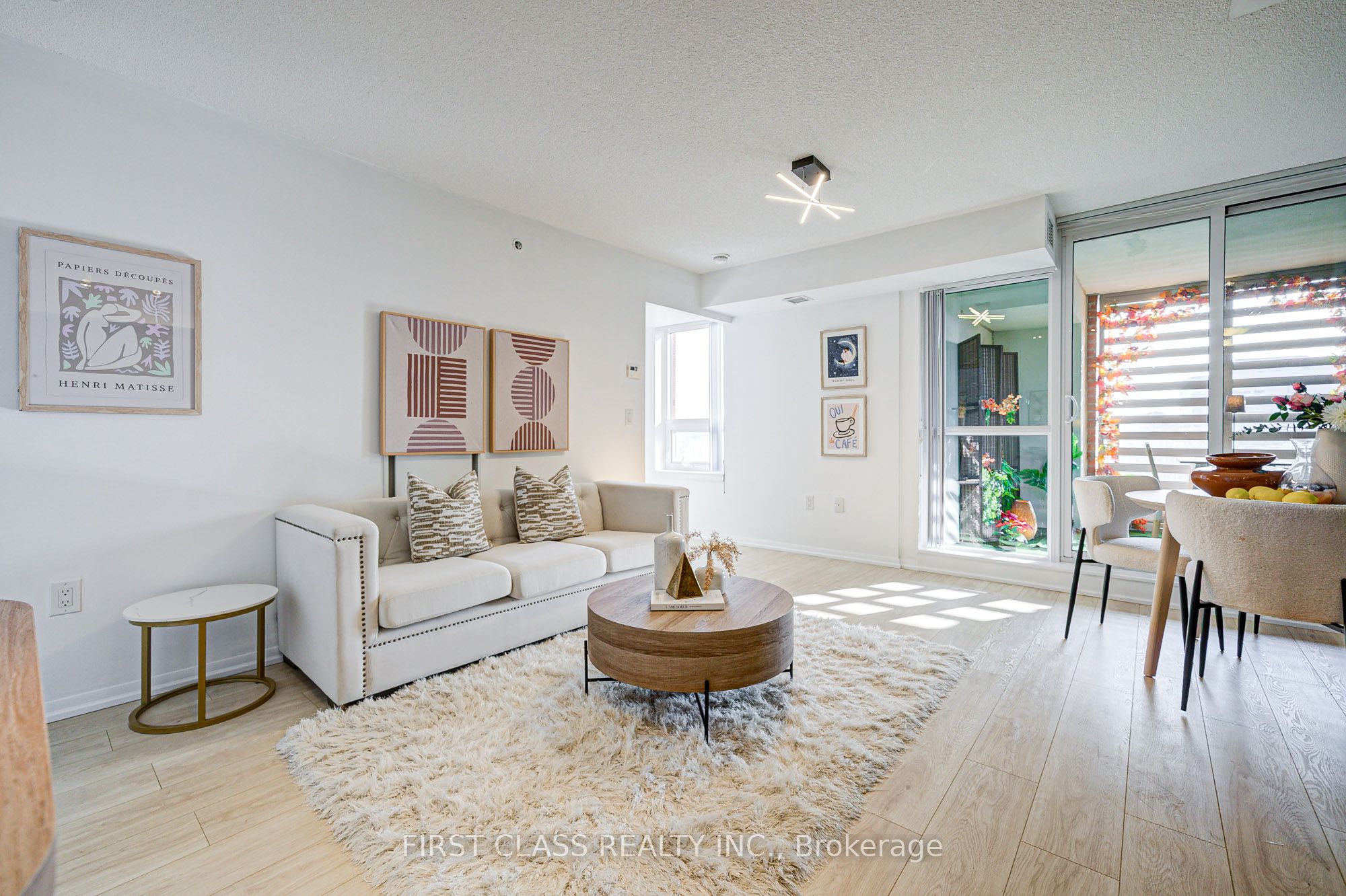 3091 Dufferin Street 526 Property Photo 15