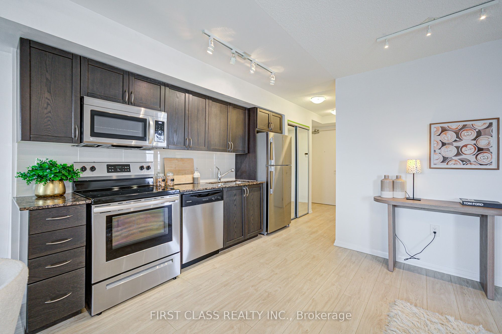 3091 Dufferin Street 526 Property Photo 17