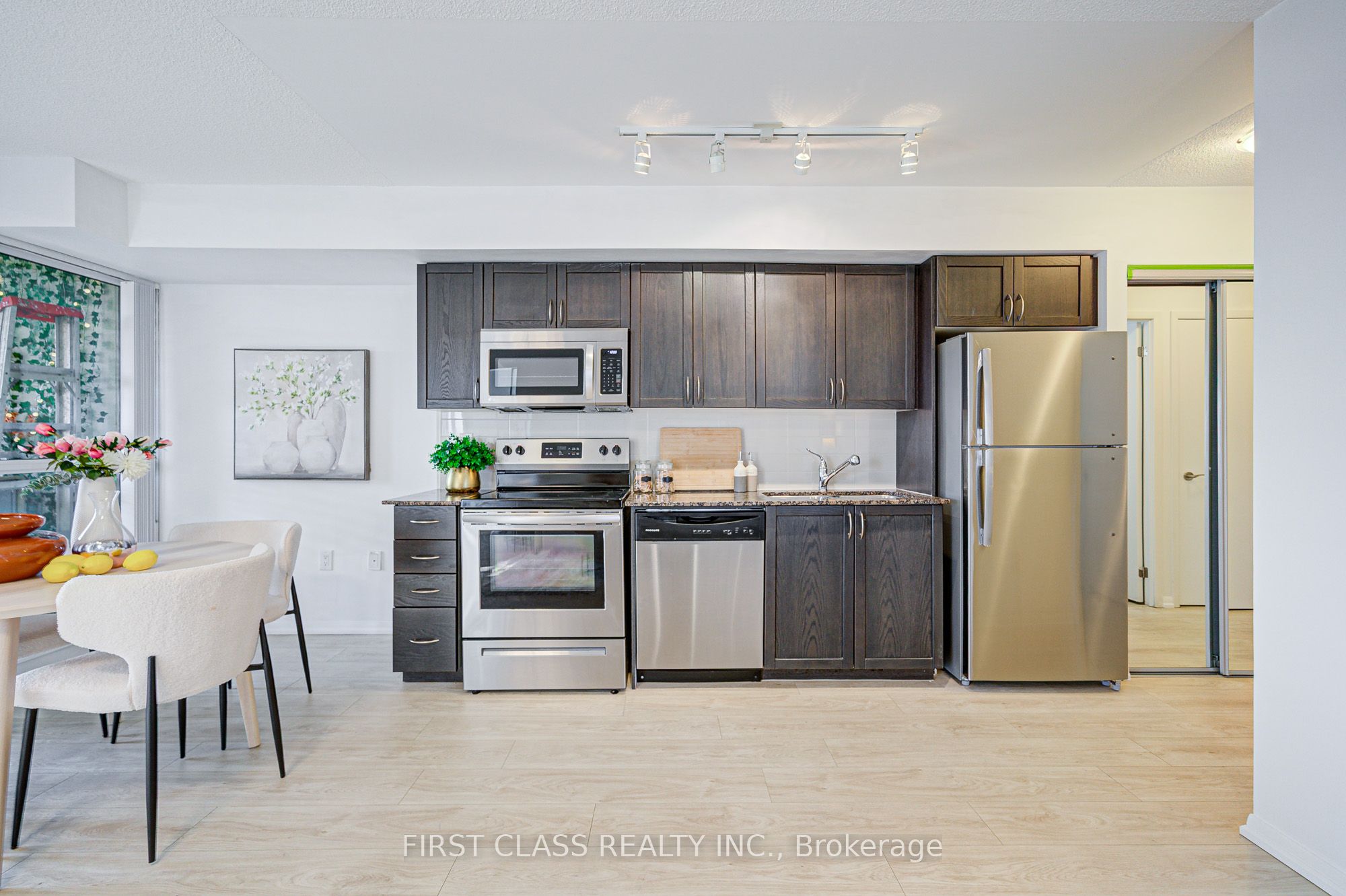 3091 Dufferin Street 526 Property Photo 23