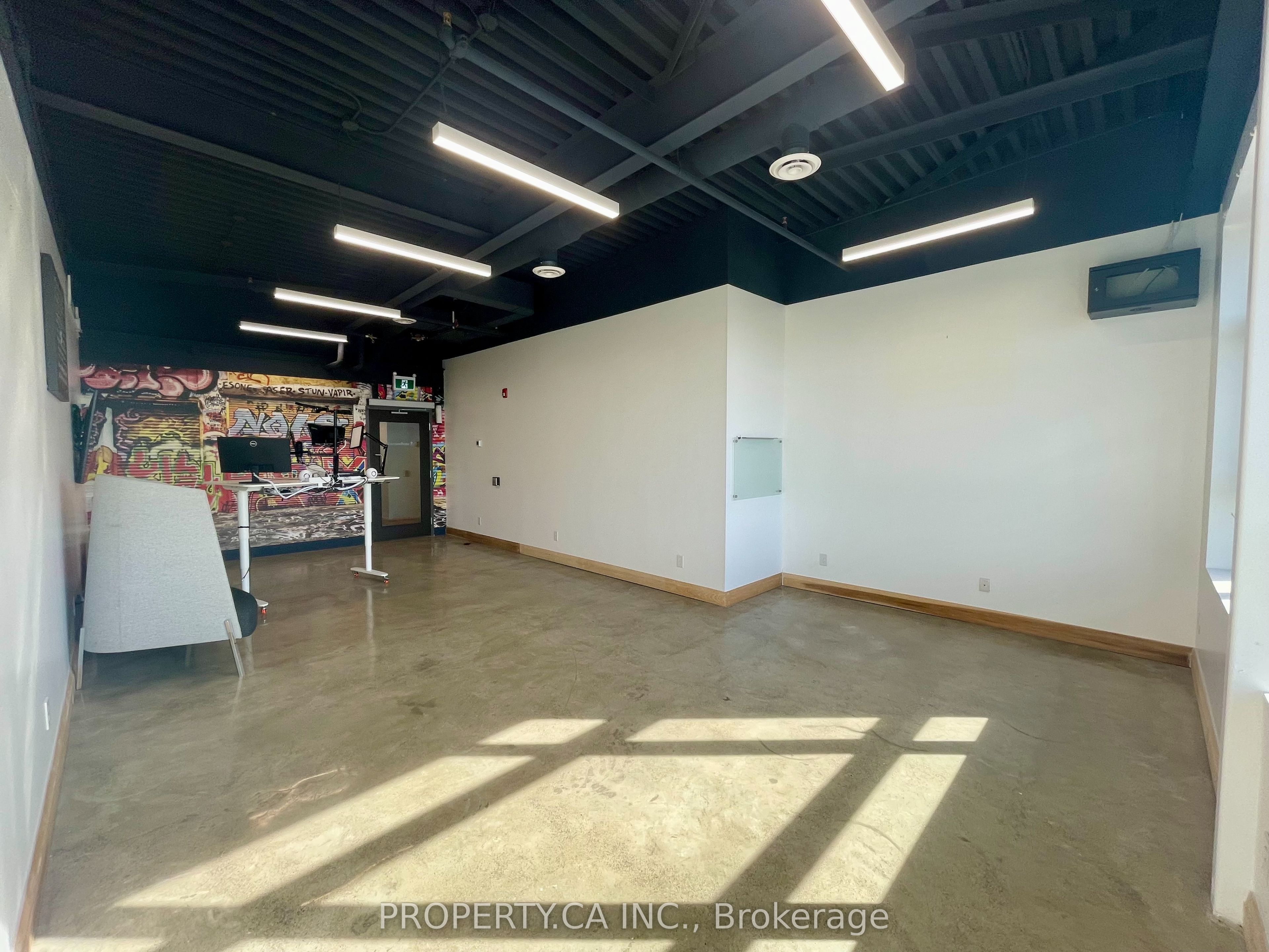10 Bronte Street S 403 Property Photo 3