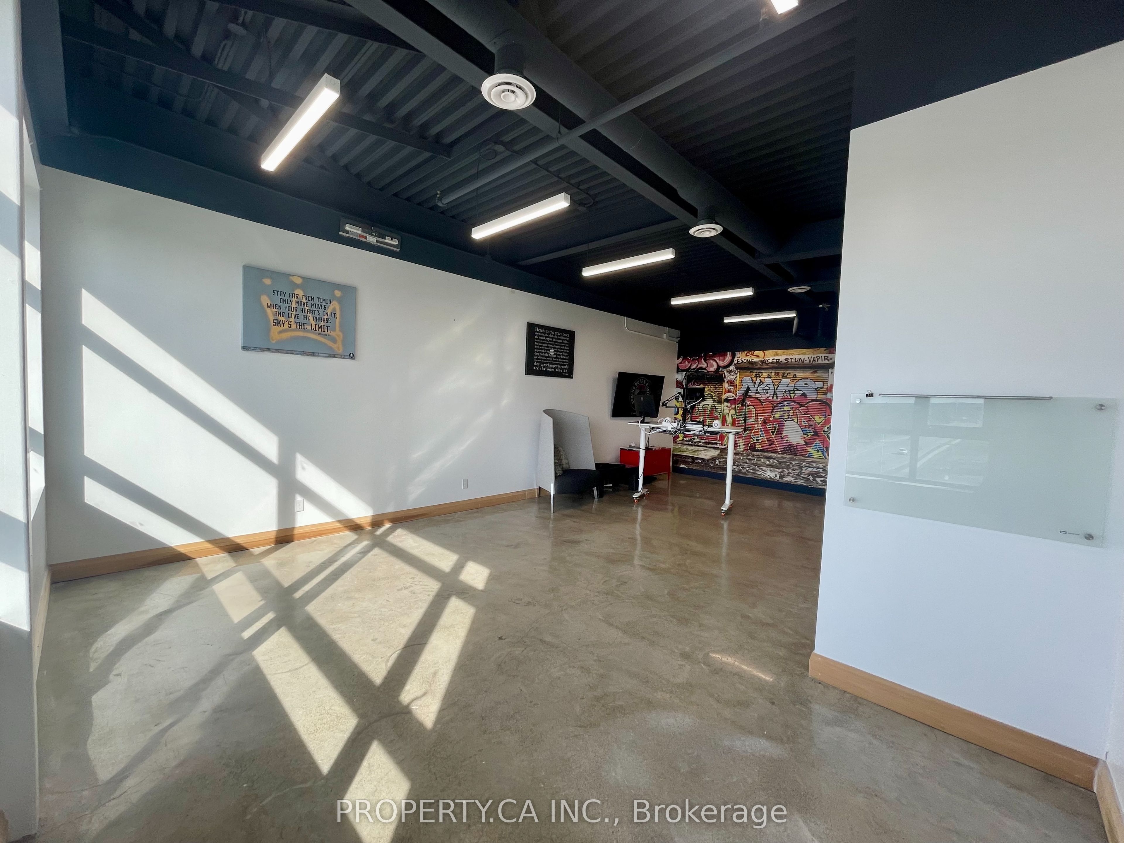 10 Bronte Street S 403 Property Photo 4