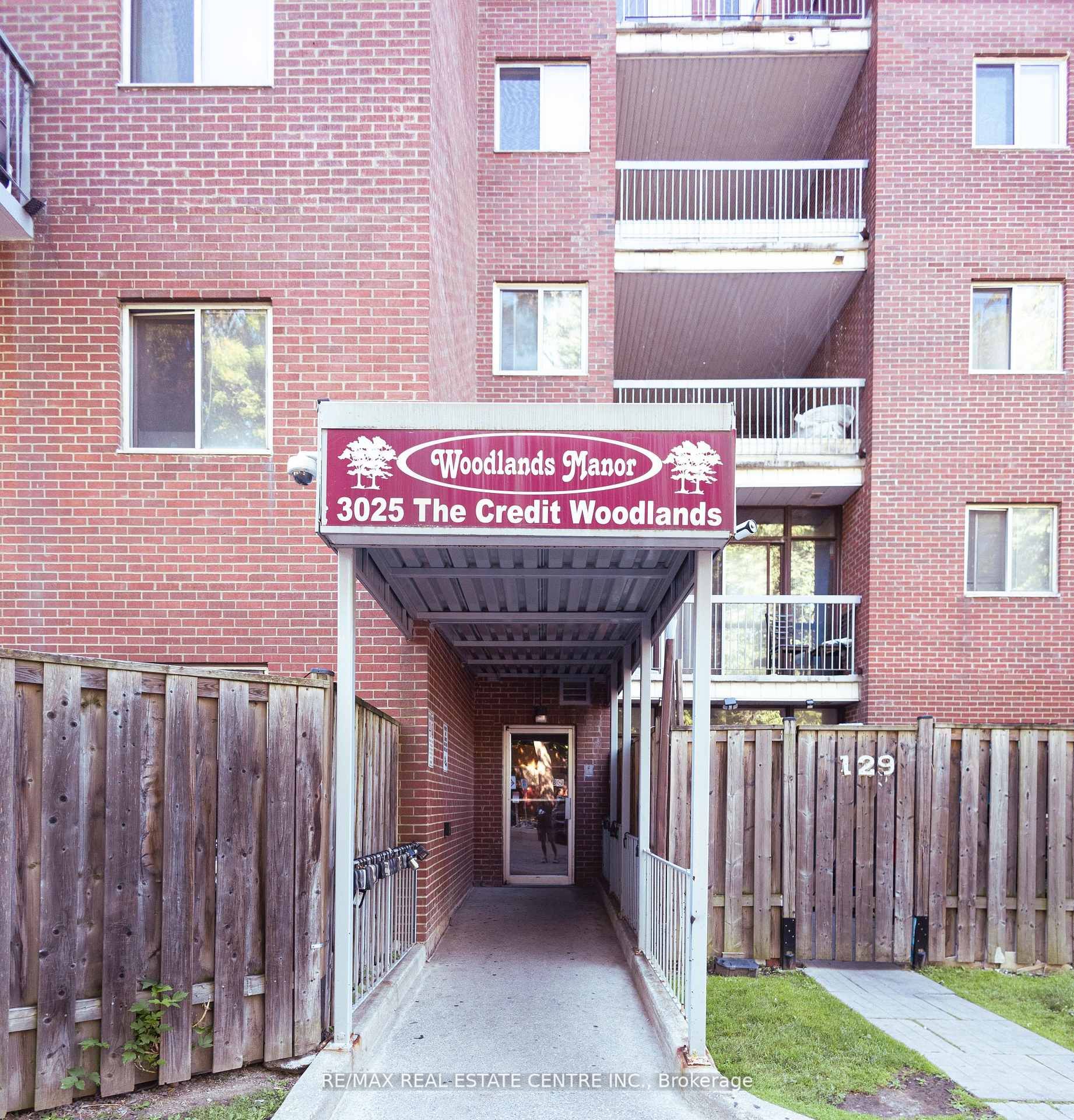 3025 THE CREDIT WOODLANDS N/A 250 Property Photo 1