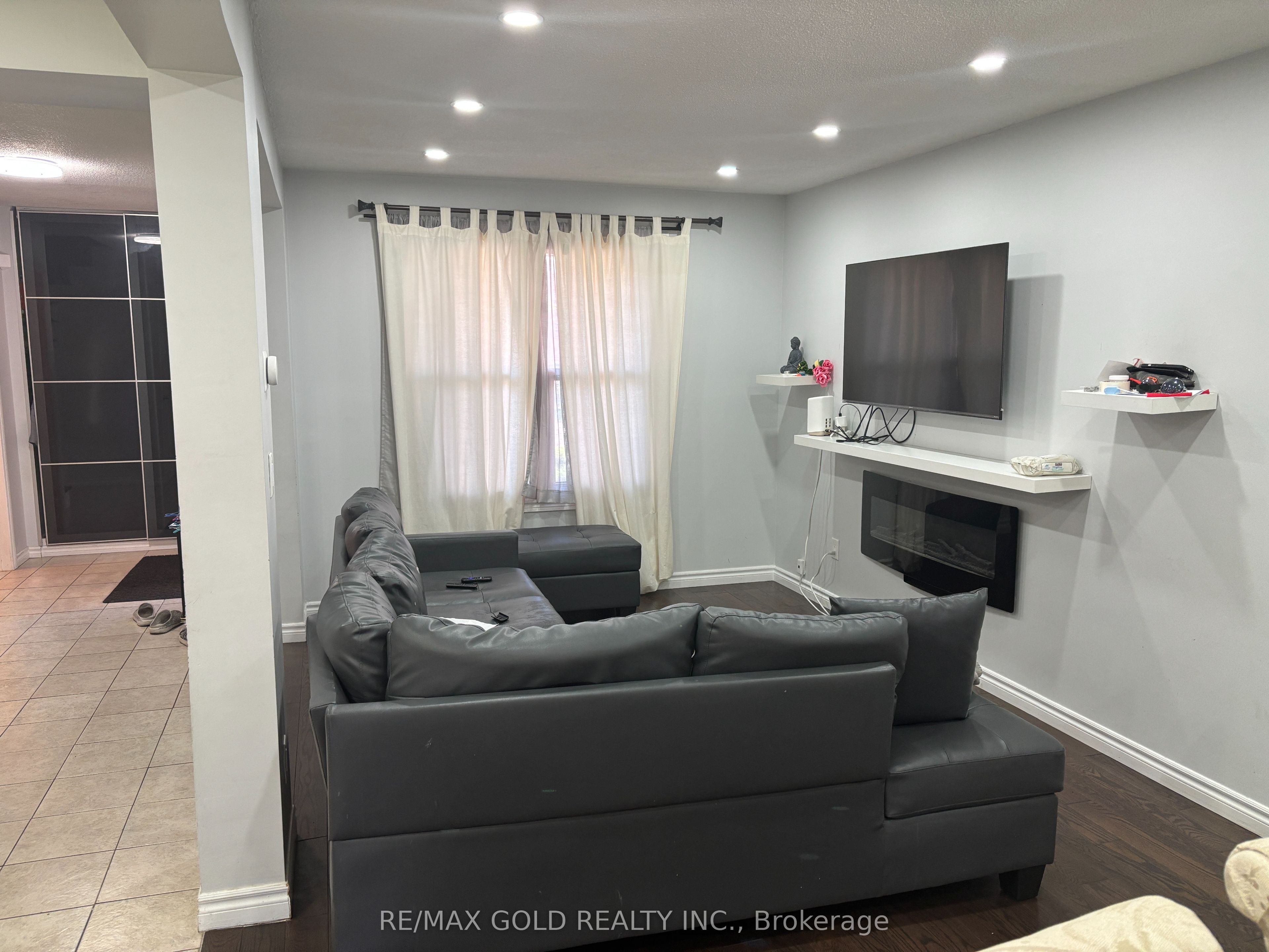 16 Wildercroft Avenue Property Photo 2