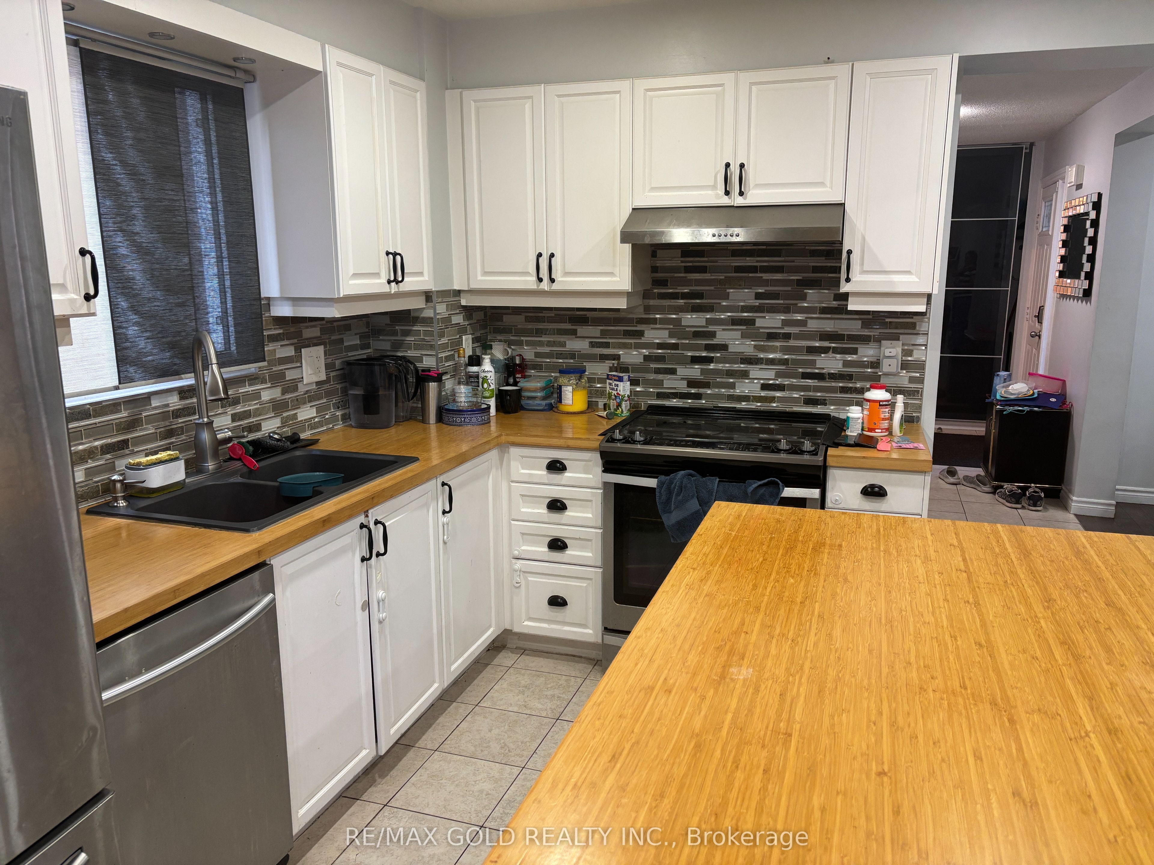 16 Wildercroft Avenue Property Photo 4