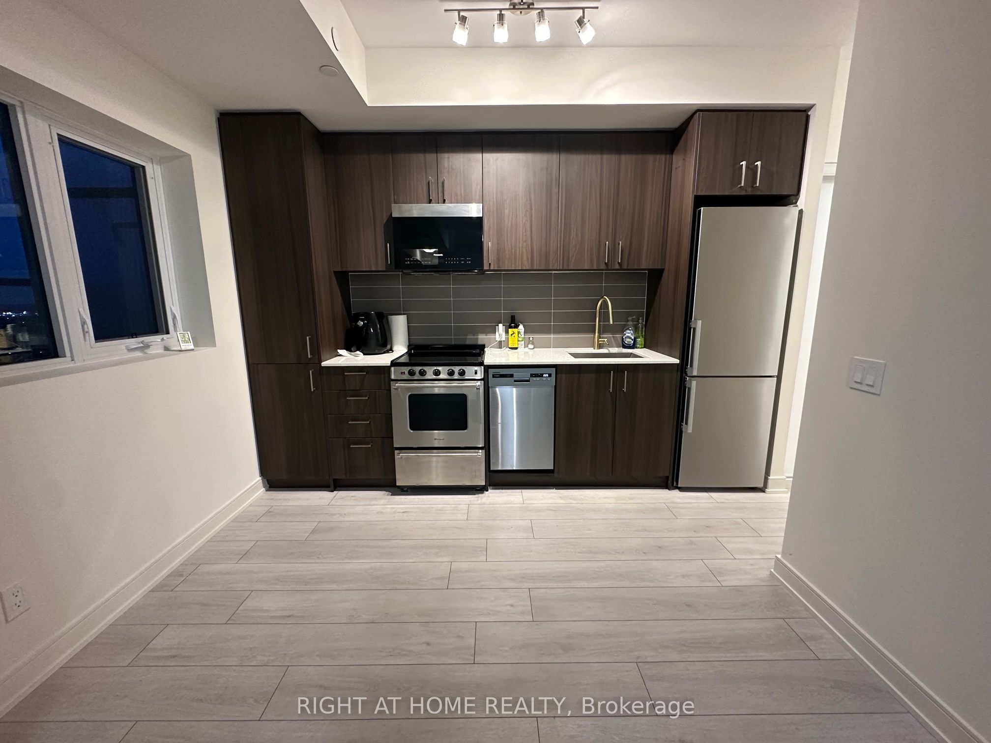 8010 Derry Road 1601 Property Photo 1