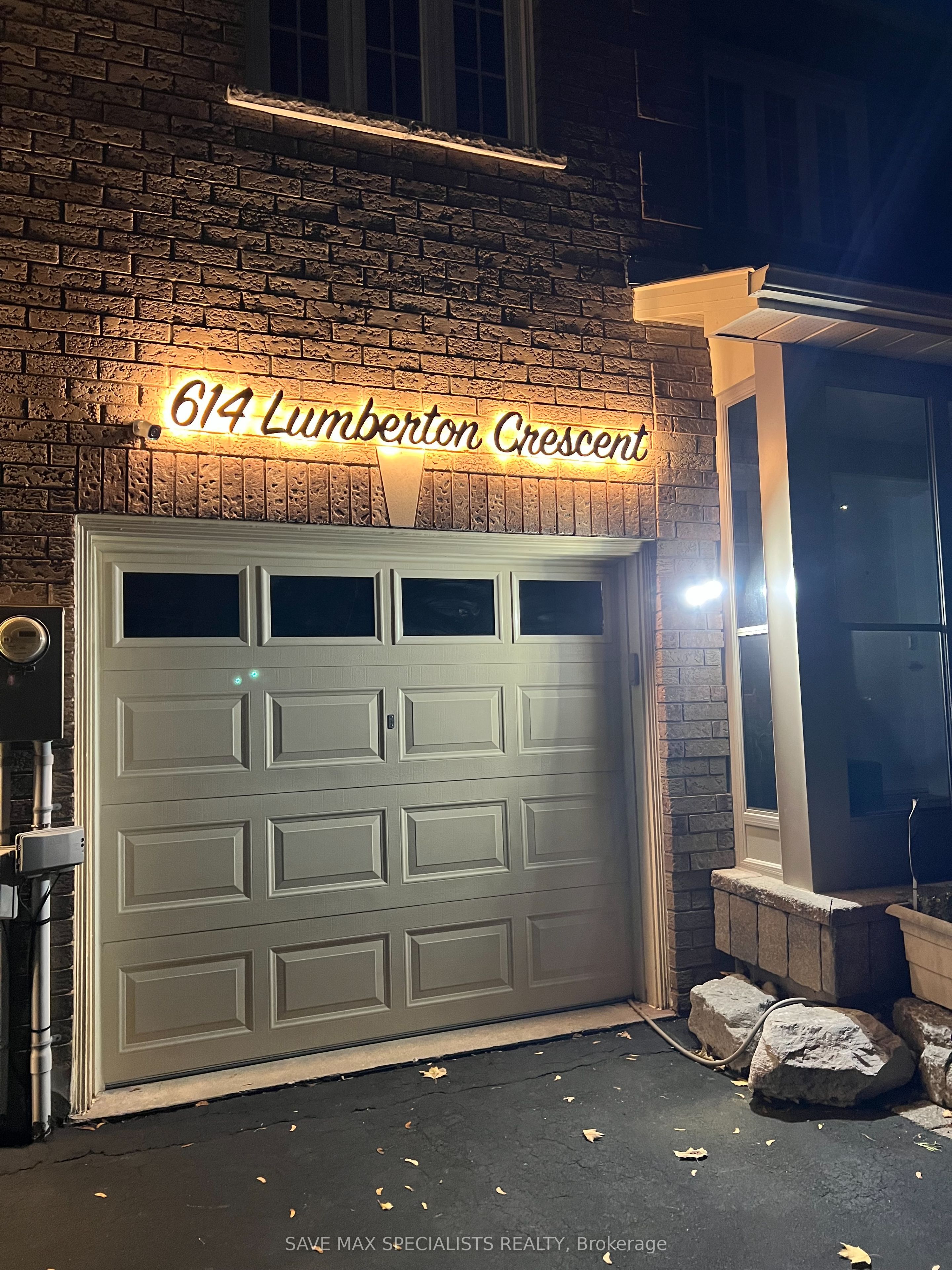 614 Lumberton Crescent Property Photo 1