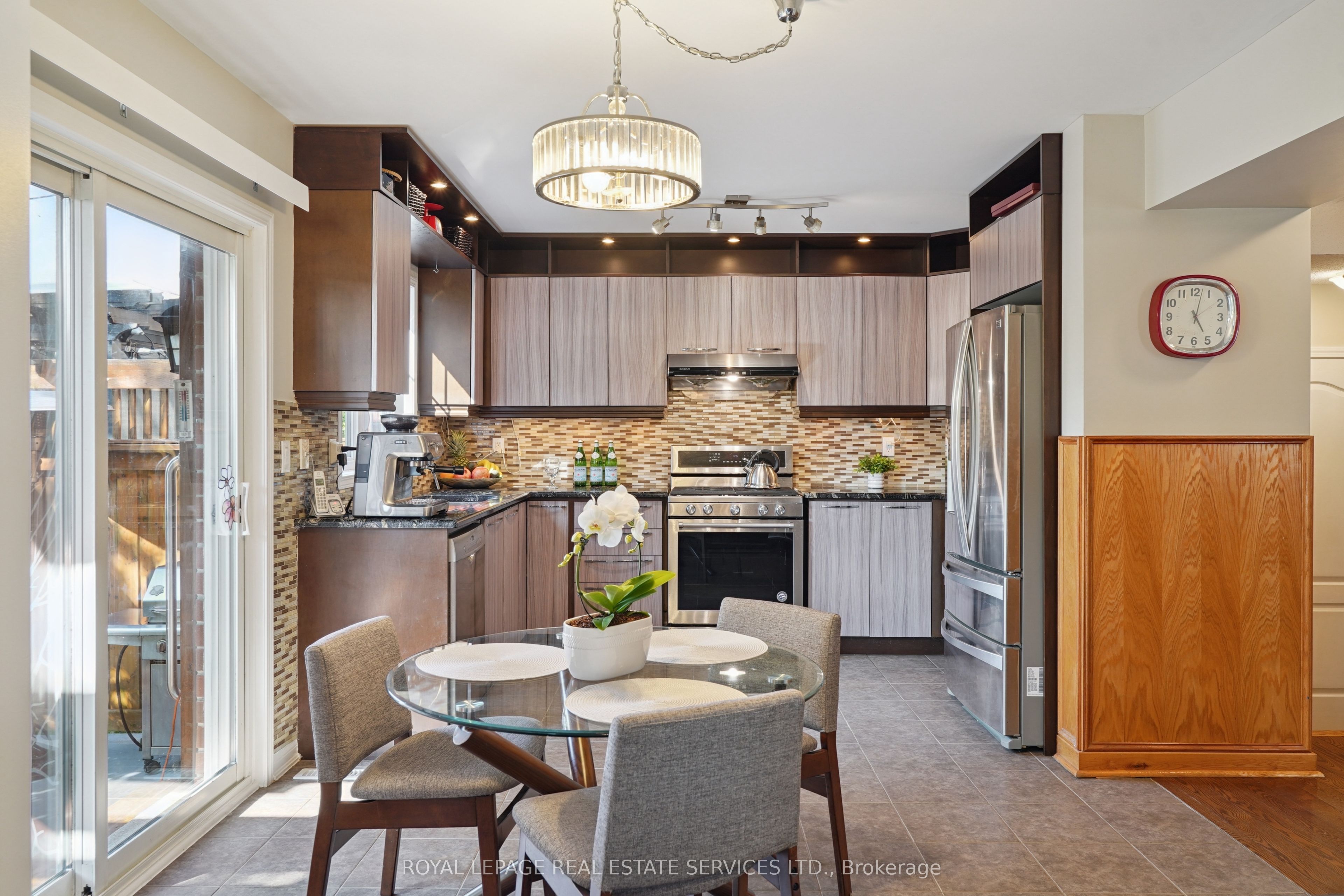 641 Symons Cross Property Photo 11