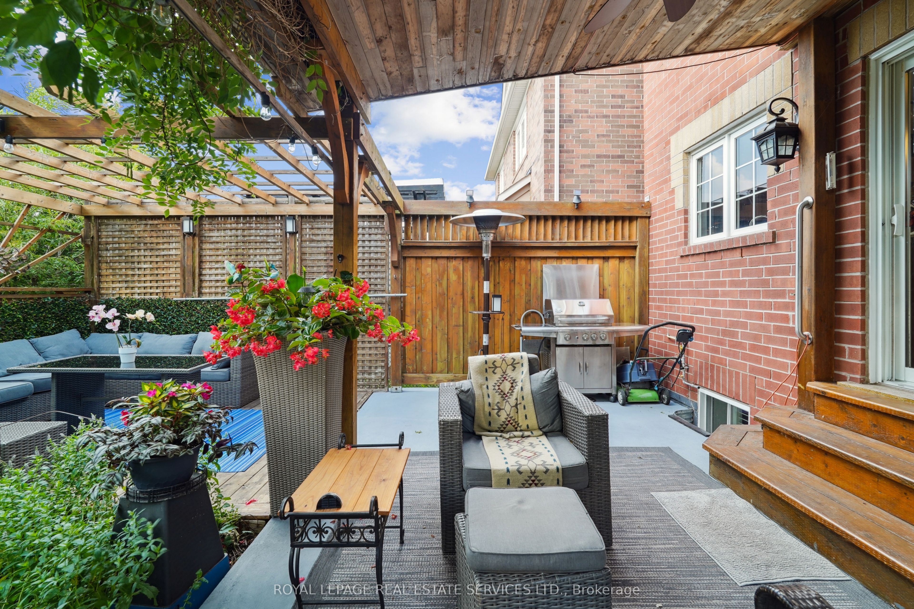 641 Symons Cross Property Photo 33