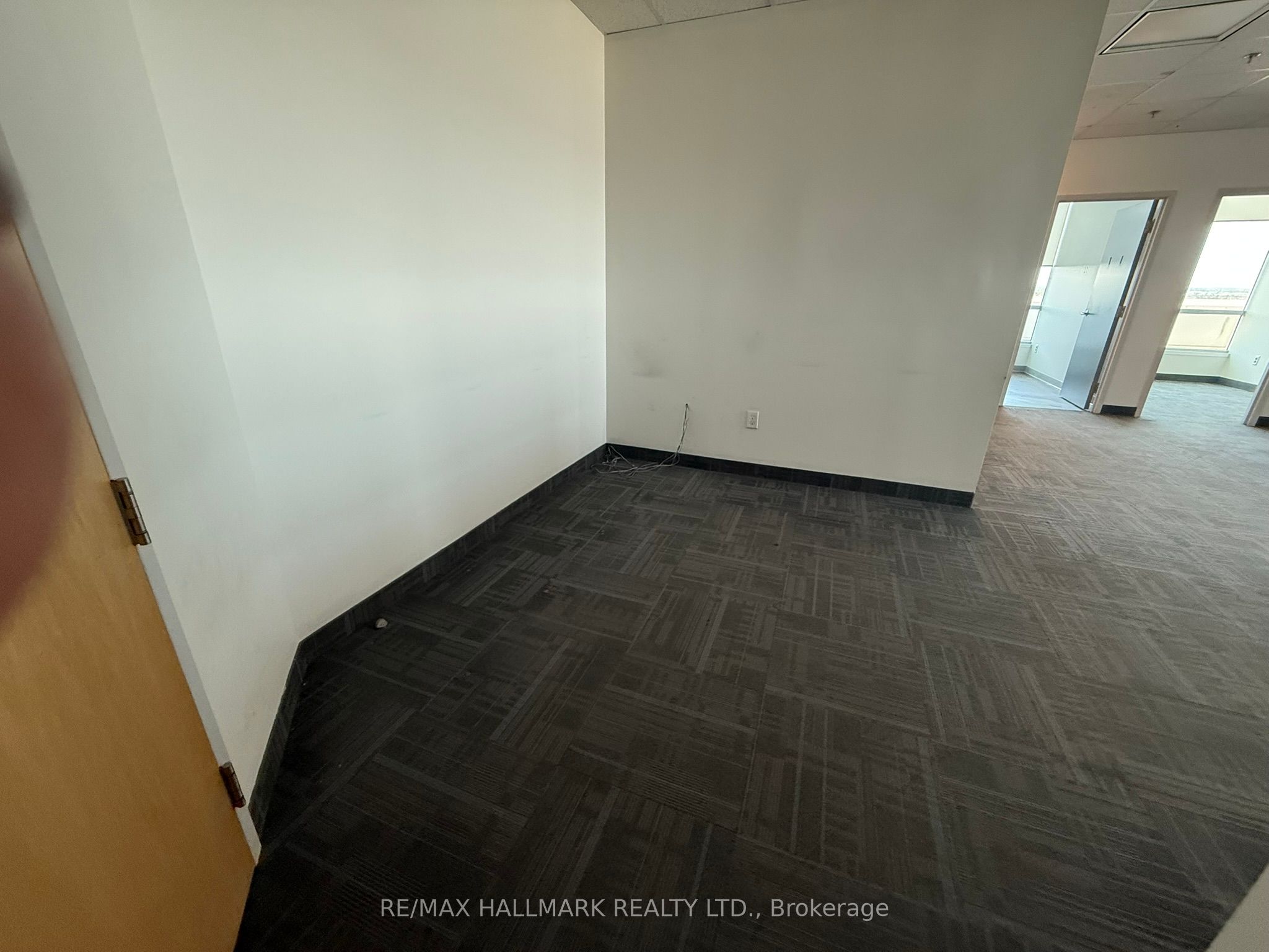 2250 Bovaird Drive E 615 Property Photo 6