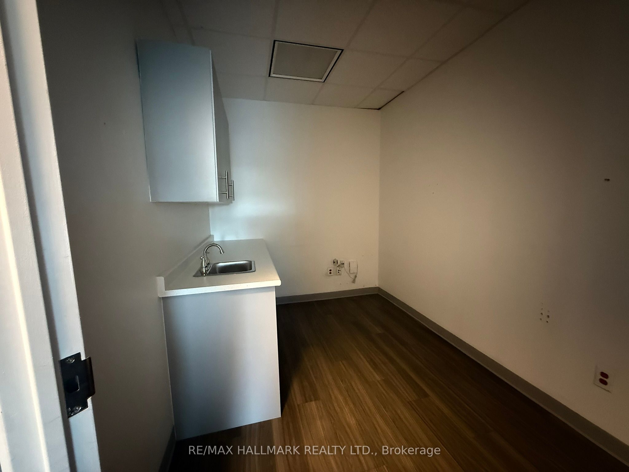 2250 Bovaird Drive E 615 Property Photo 10