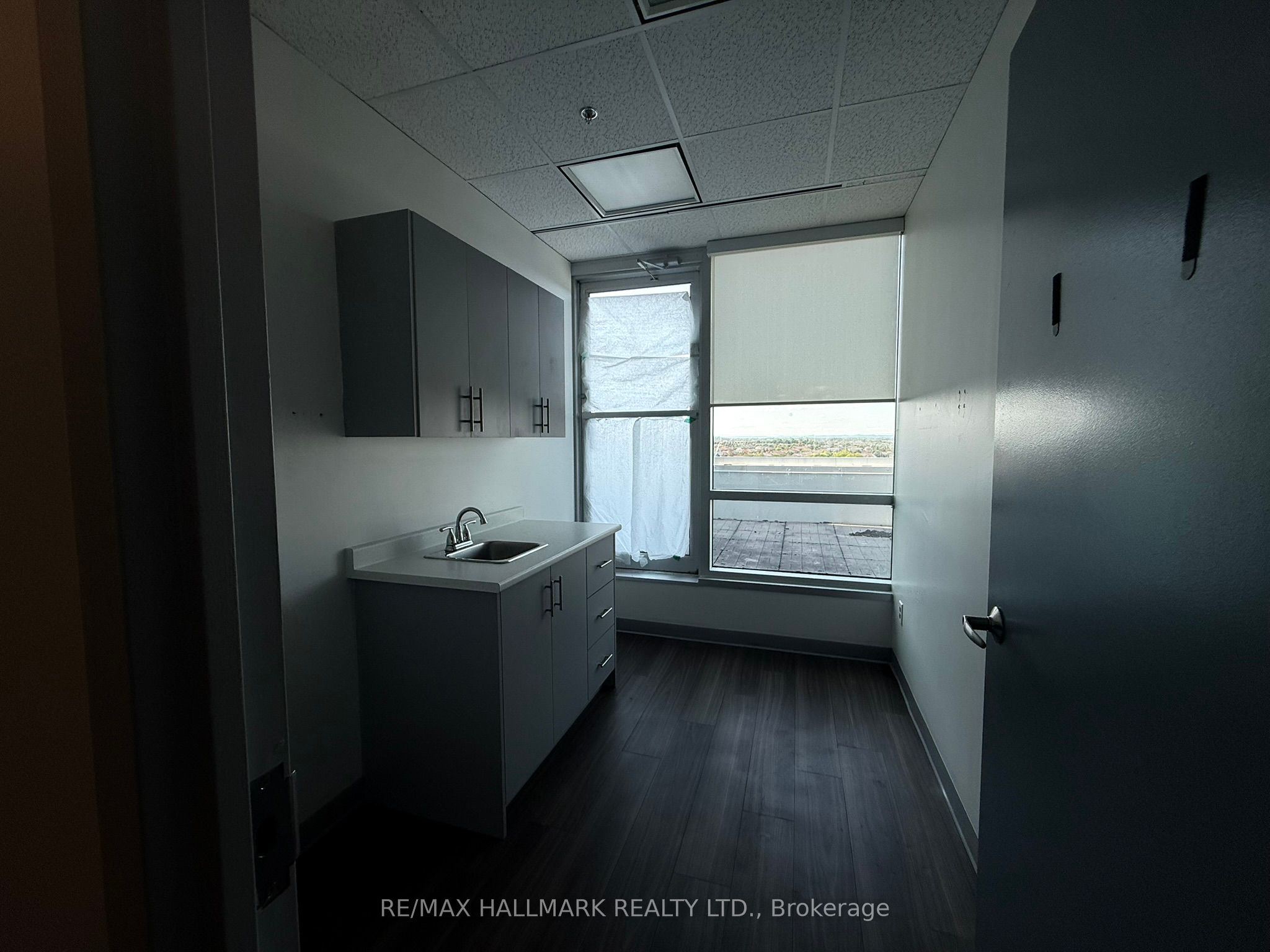 2250 Bovaird Drive E 615 Property Photo 12