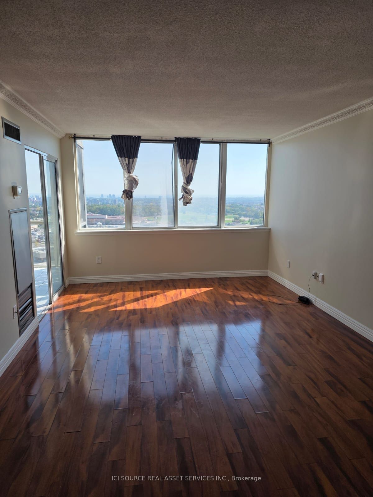 350 Webb Drive 1710 Property Photo 6