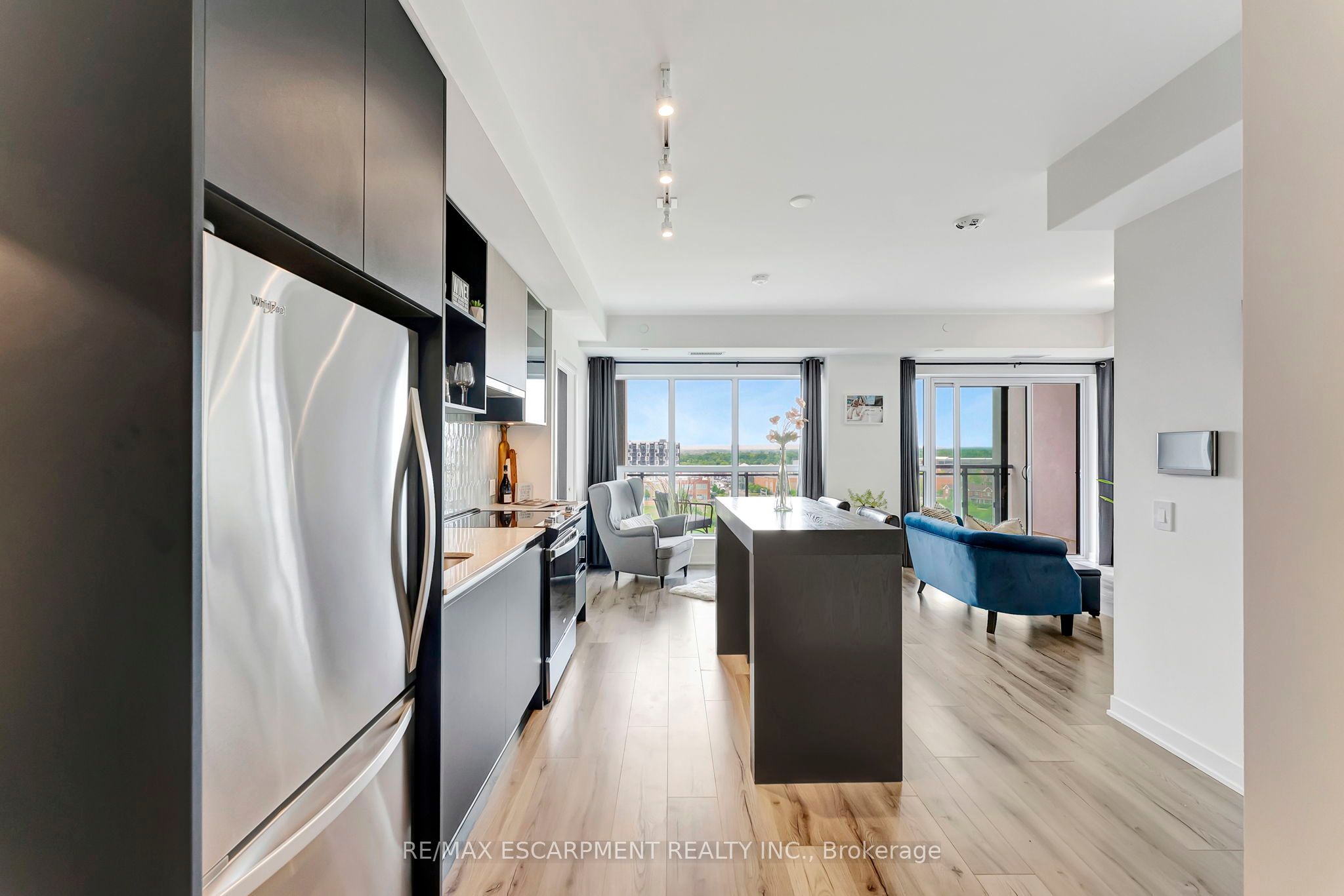 405 Dundas St W Property Photo 1