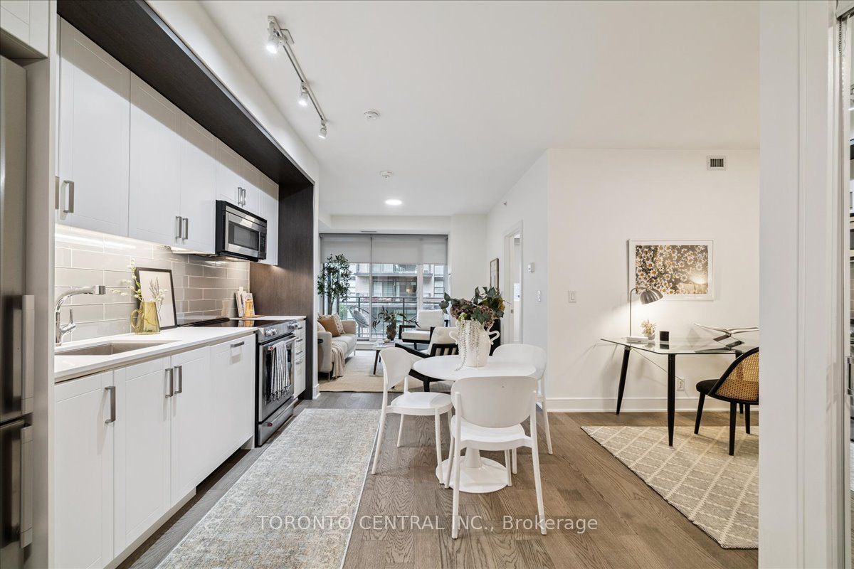 1575 Lakeshore Road W 237 Property Photo 1