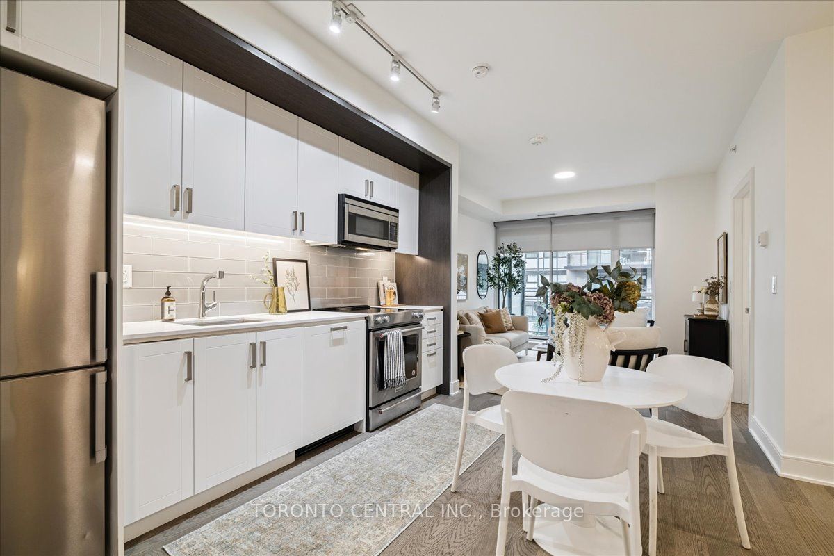 1575 Lakeshore Road W 237 Property Photo 4