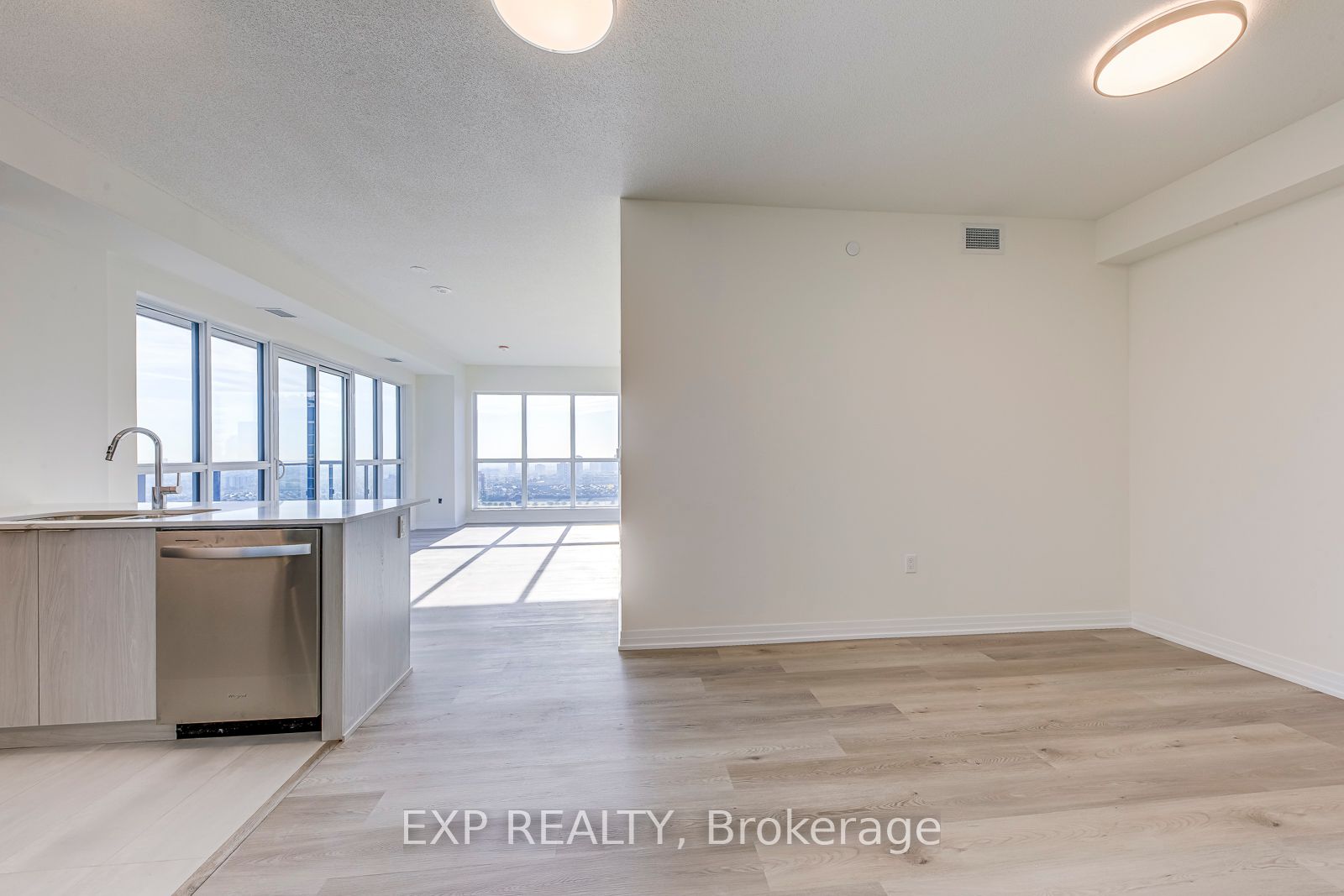 15 Watergarden Drive 2001 Property Photo 1