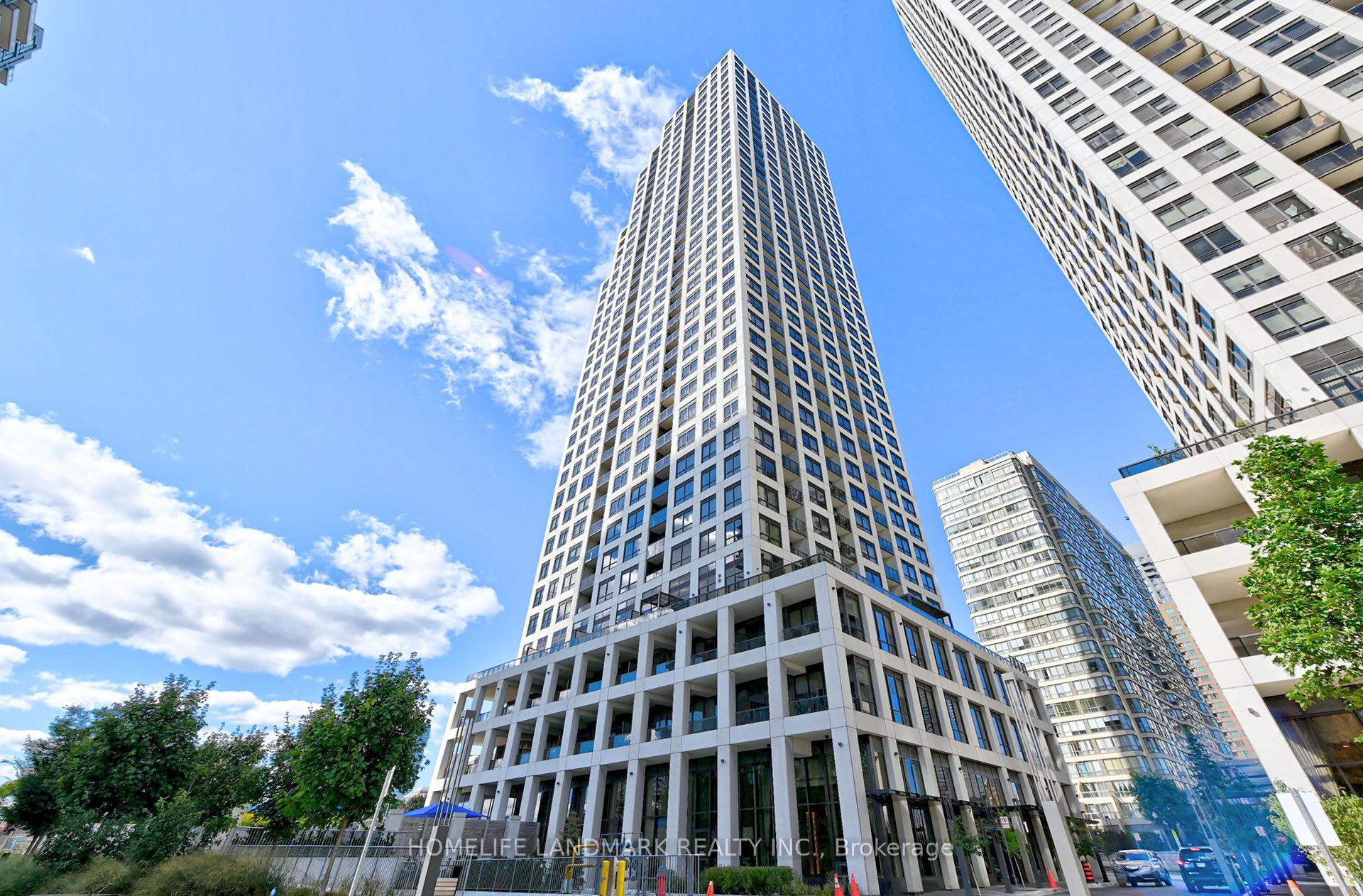 36 Elm Drive W 2109 Property Photo 1