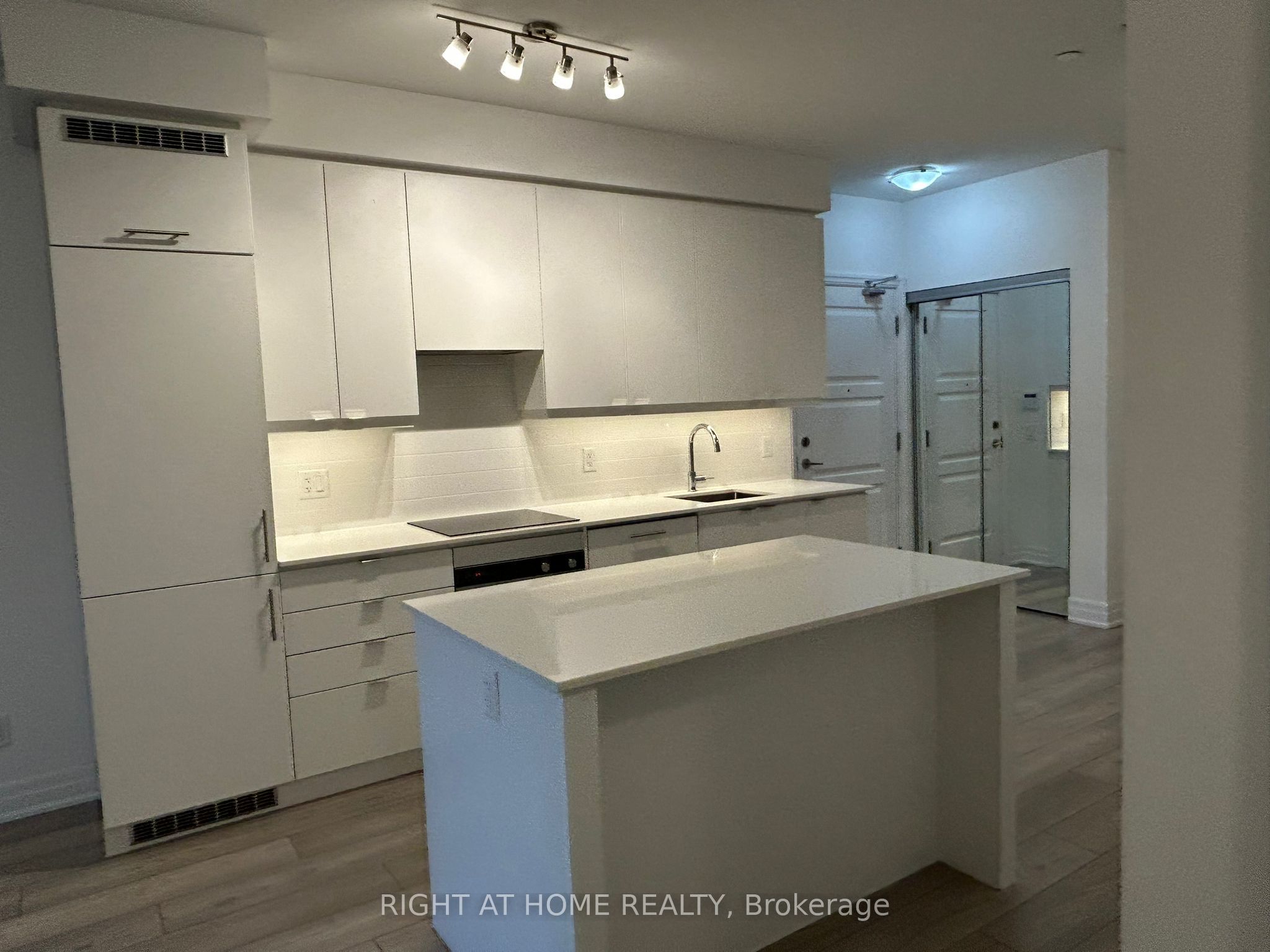 36 Elm Drive 202 Property Photo 8